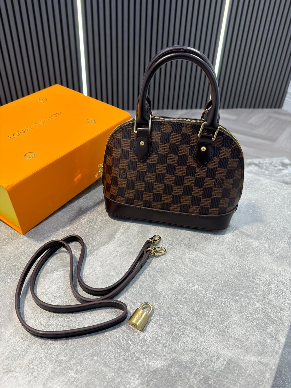 LV Alma BB Bag Monogram image 4