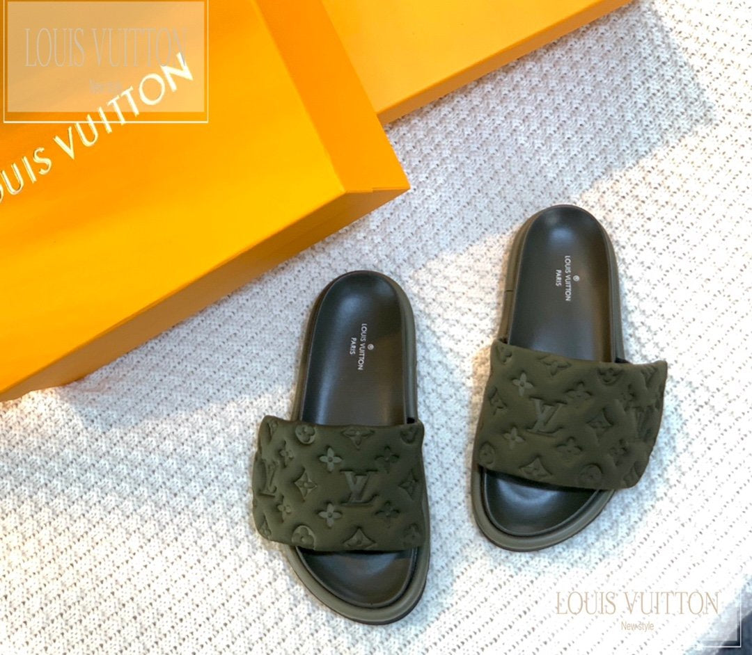 GREEN PILOW SLIDES image 4