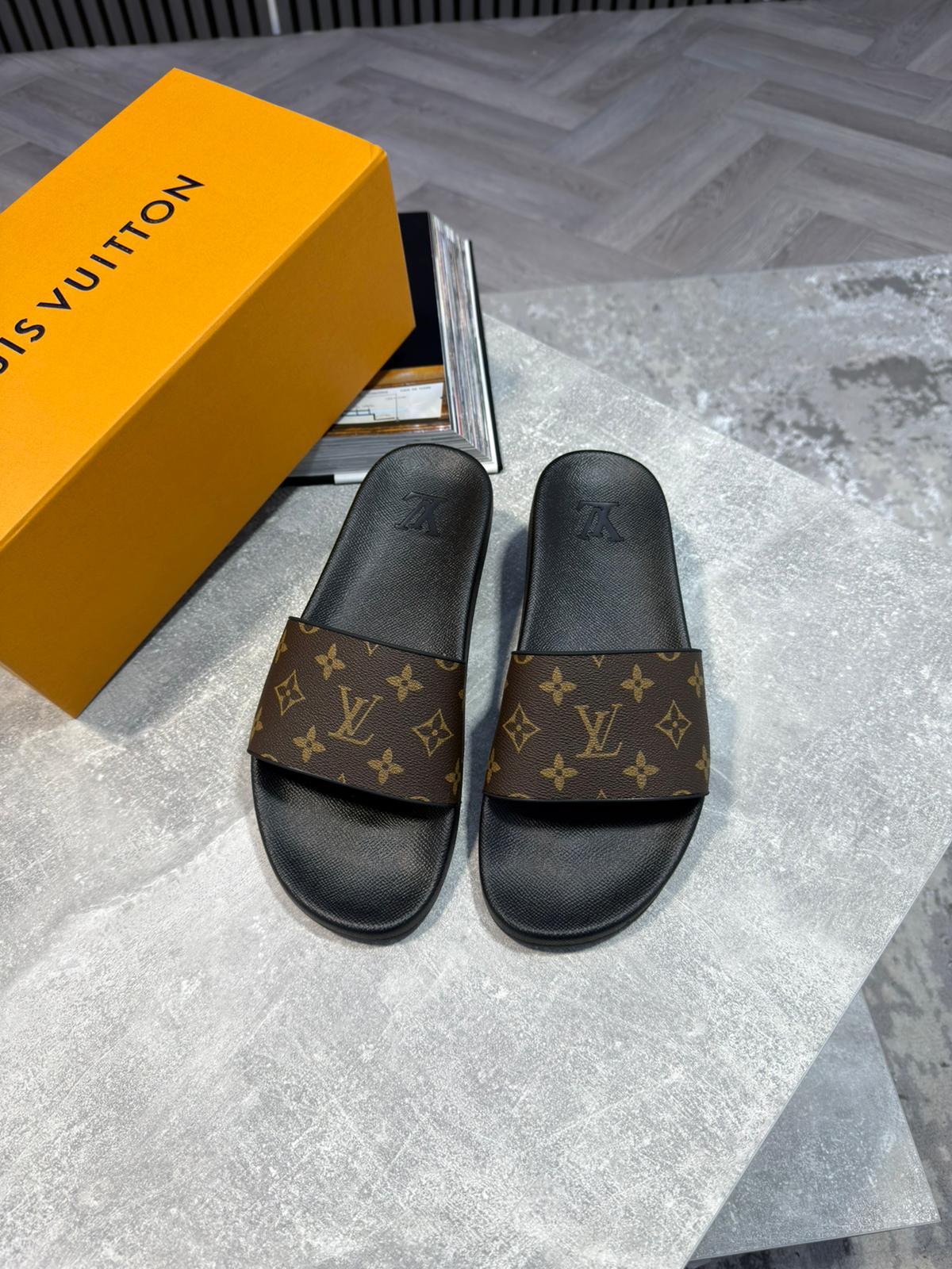LV Brown Sliders image 0