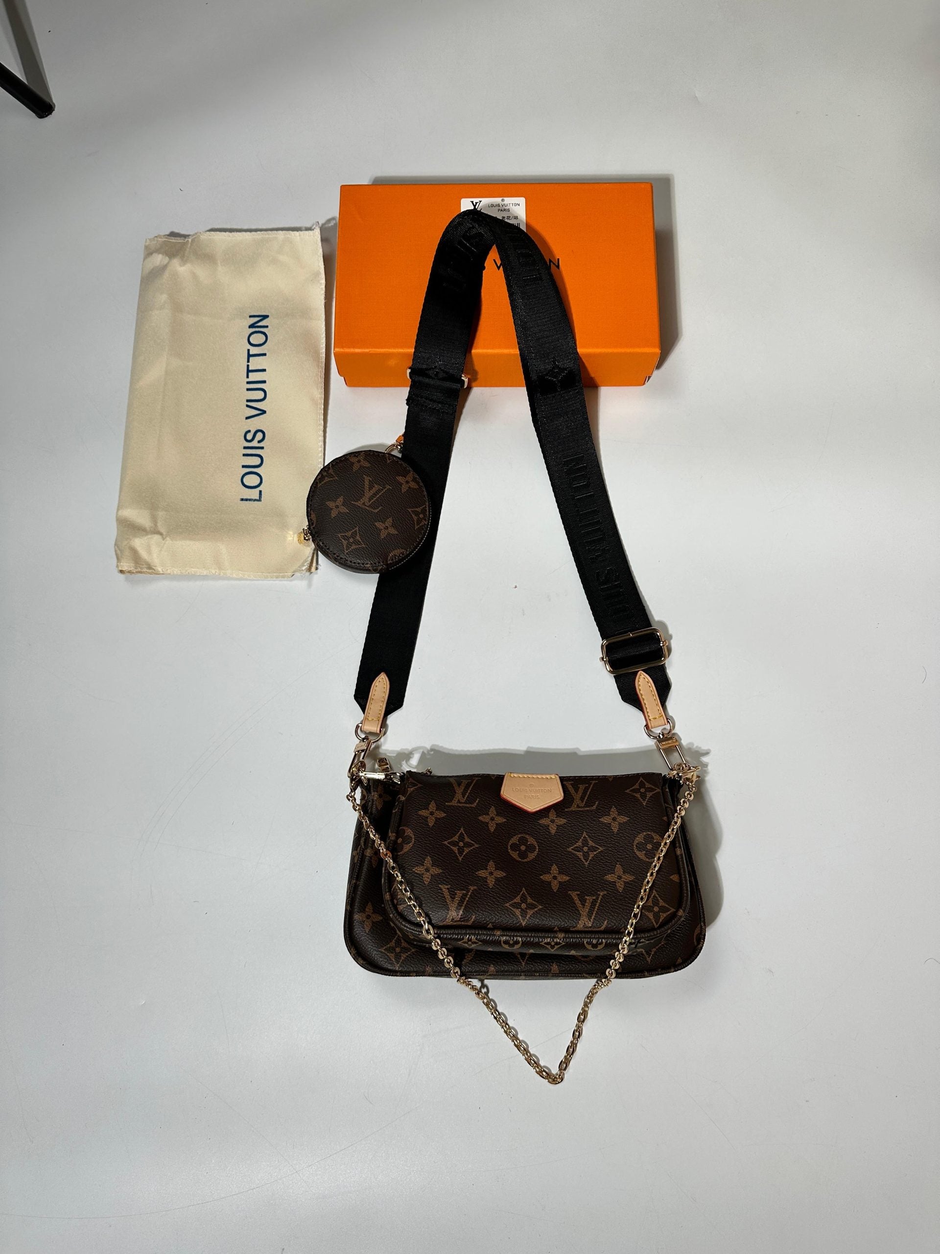 LV BAG image 3