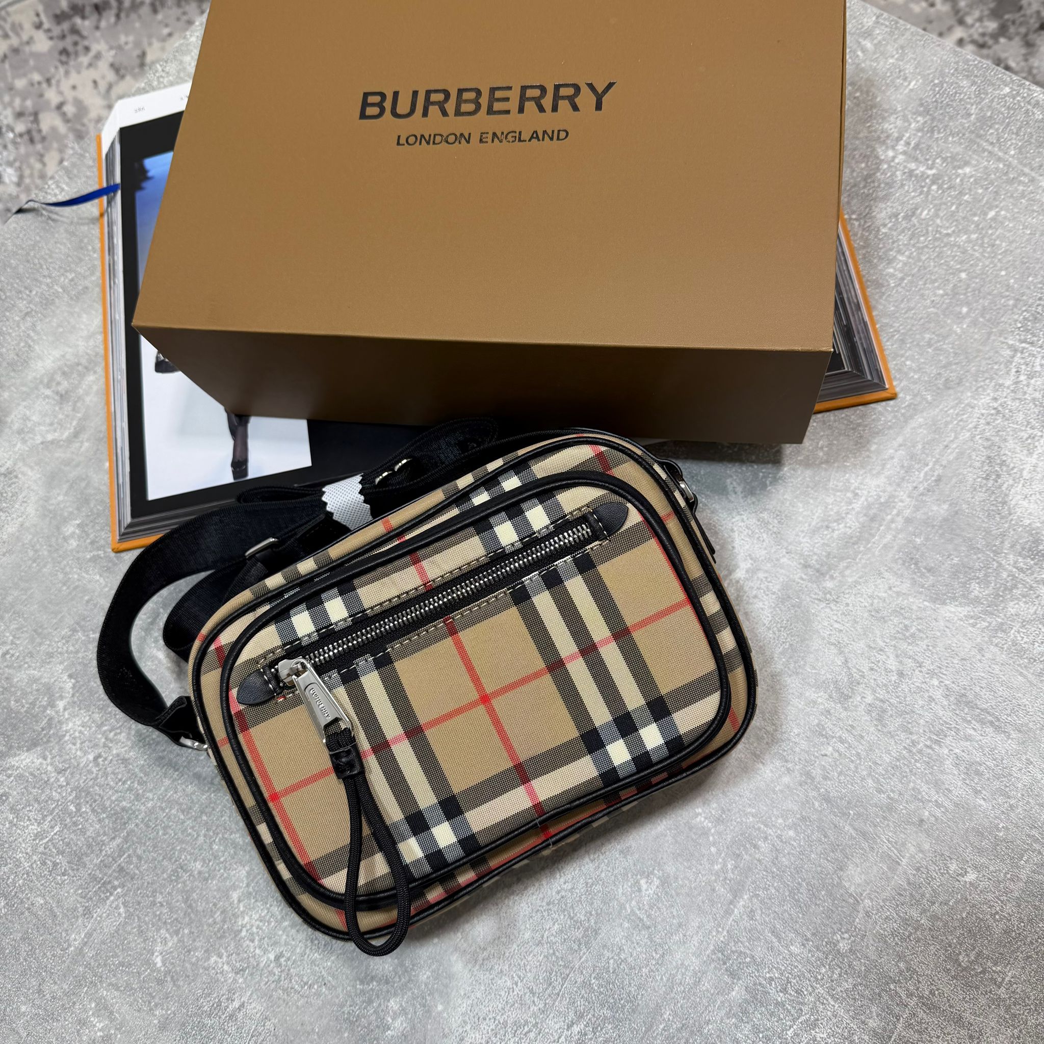 Burb Messenger bag image 1