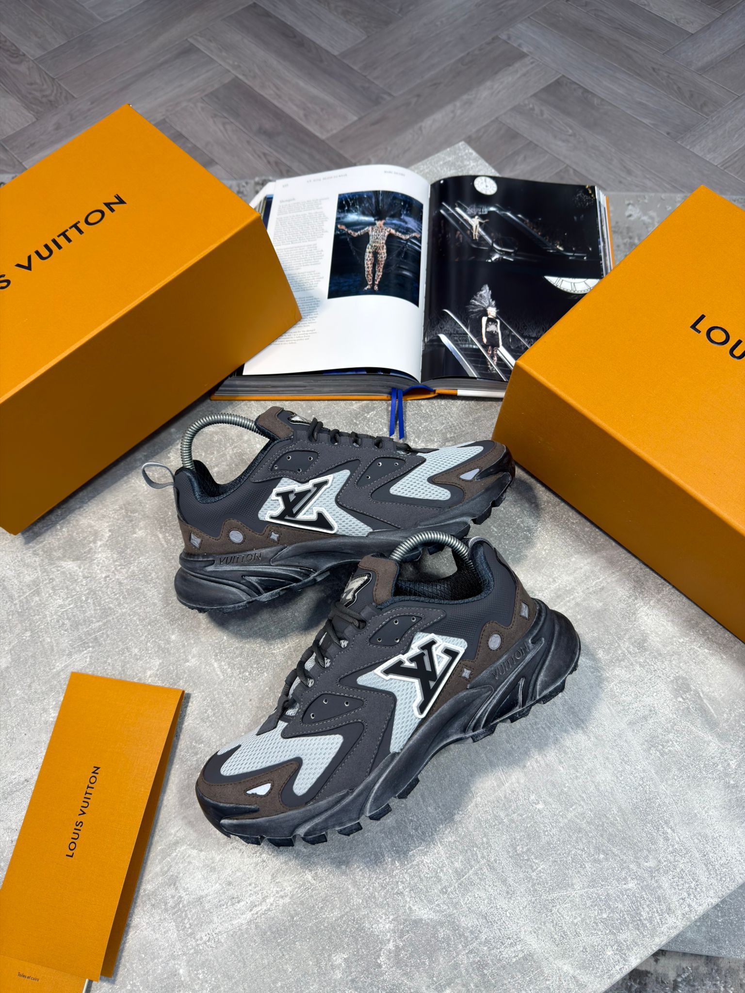 LV Tactics Grey image 4