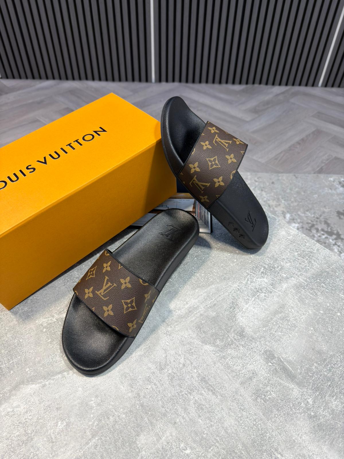 LV Brown Sliders image 4