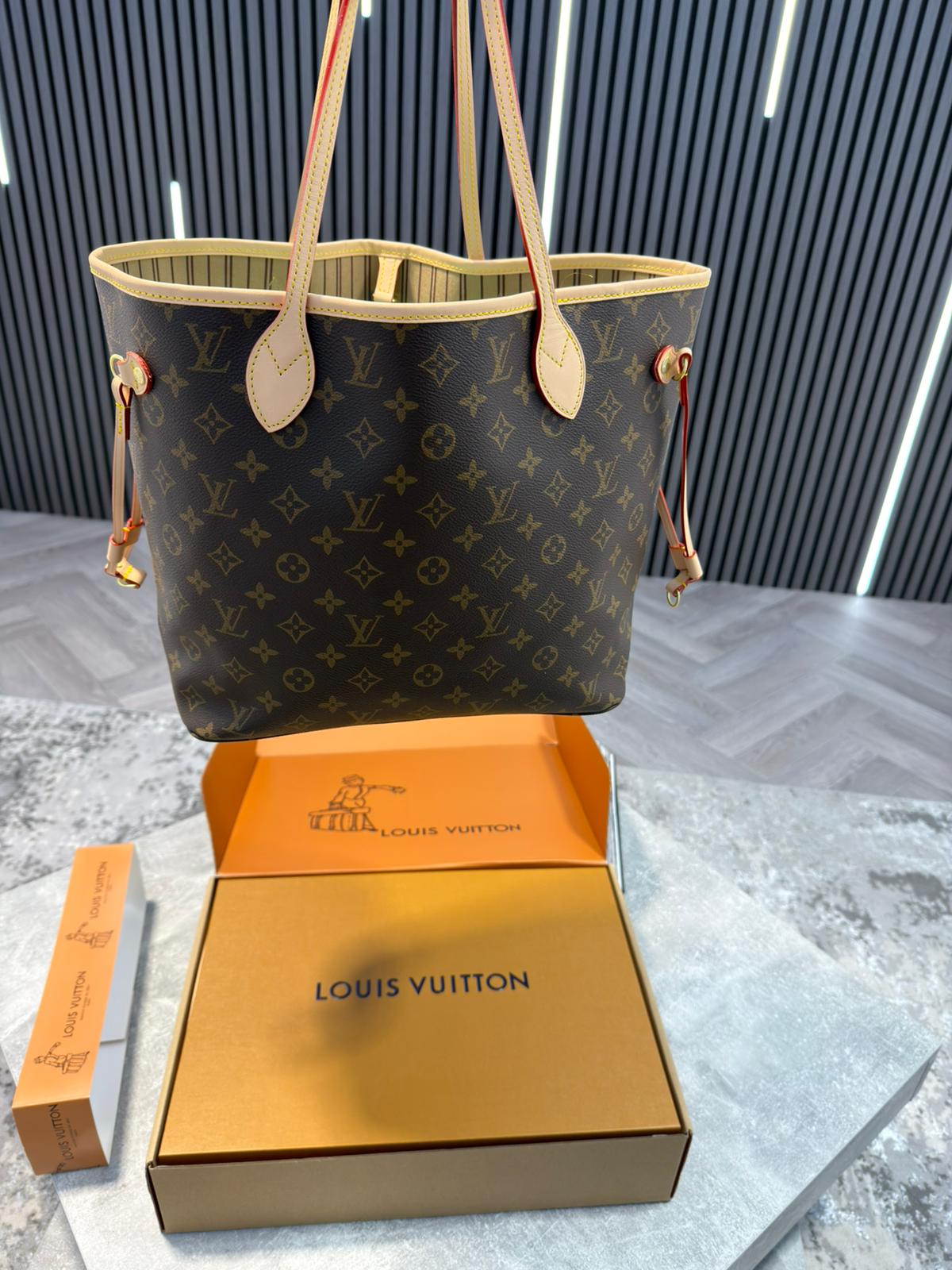 Lv Neverfull Bag image 1