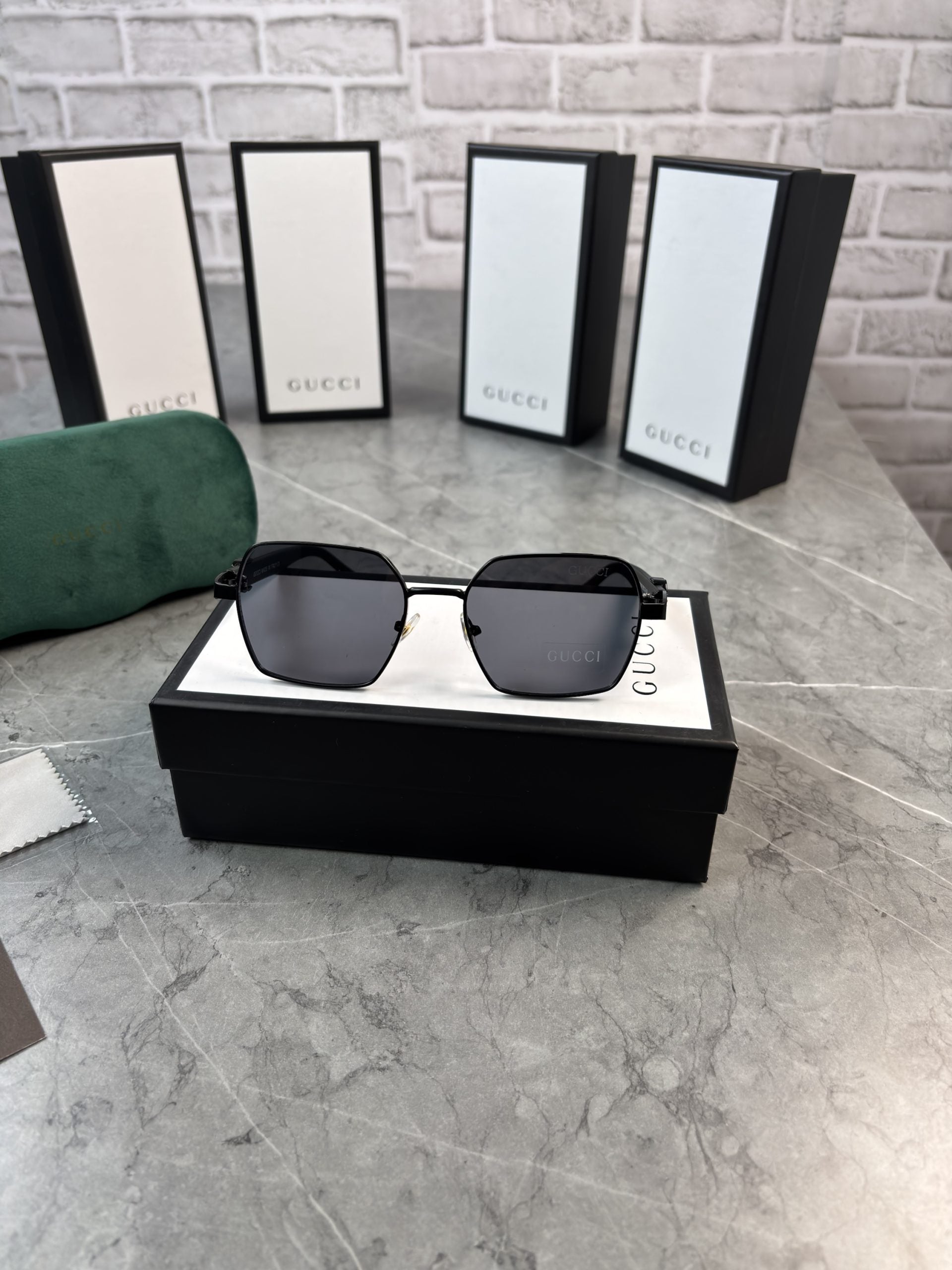 GC BLACK GLASSES image 1