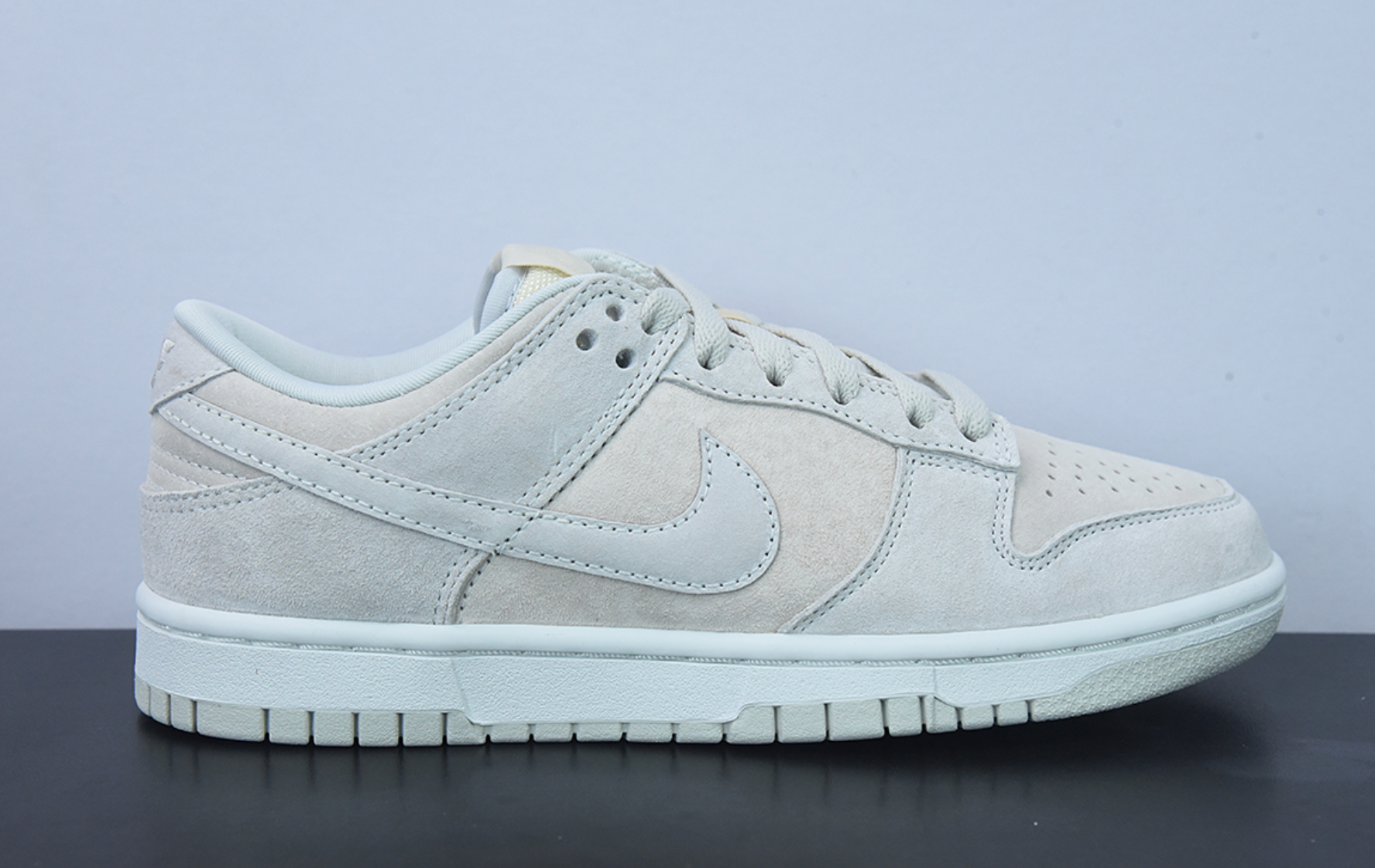 DUNK LOW image 1
