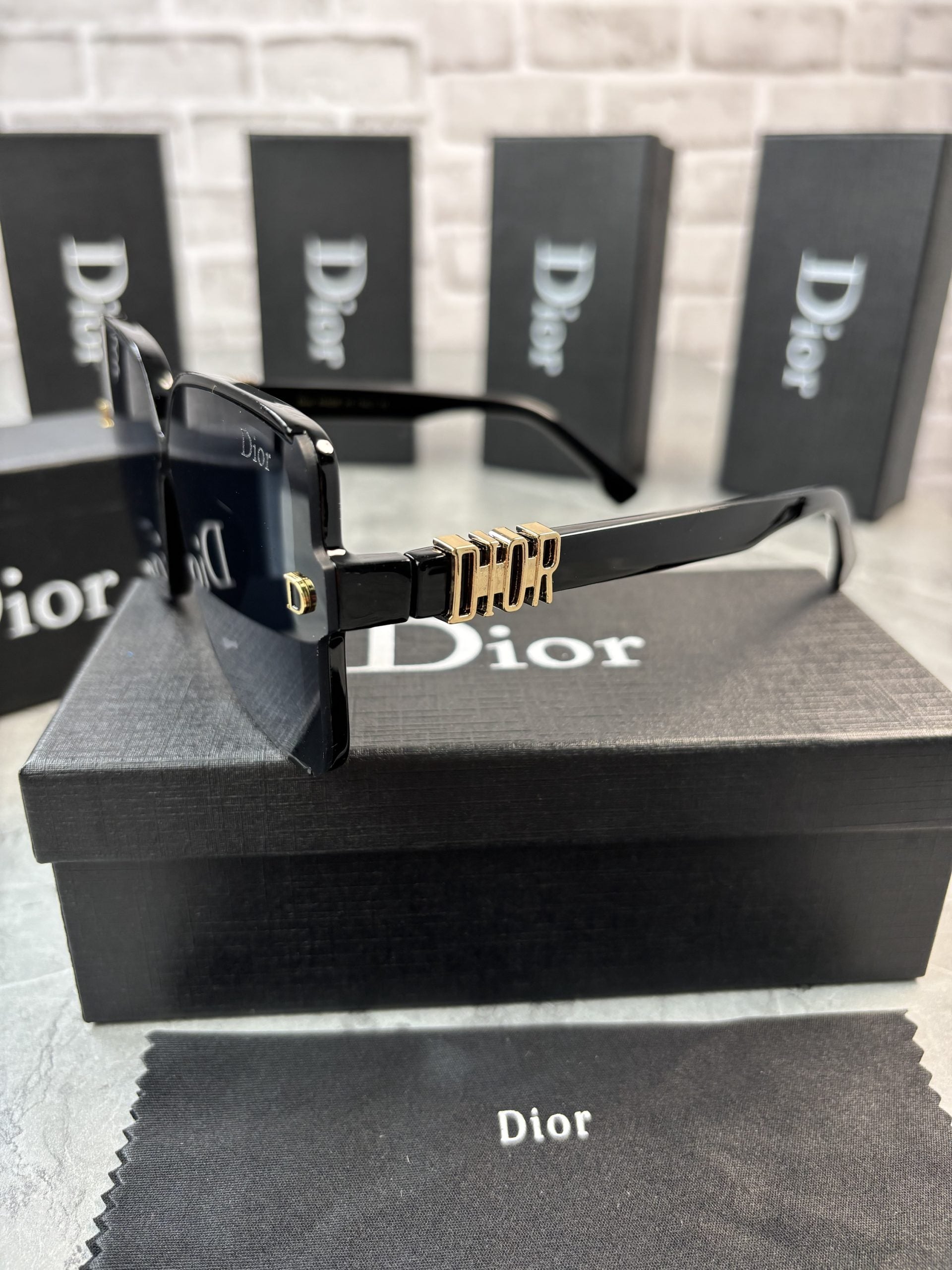 IOR BLACK GLASSES image 1