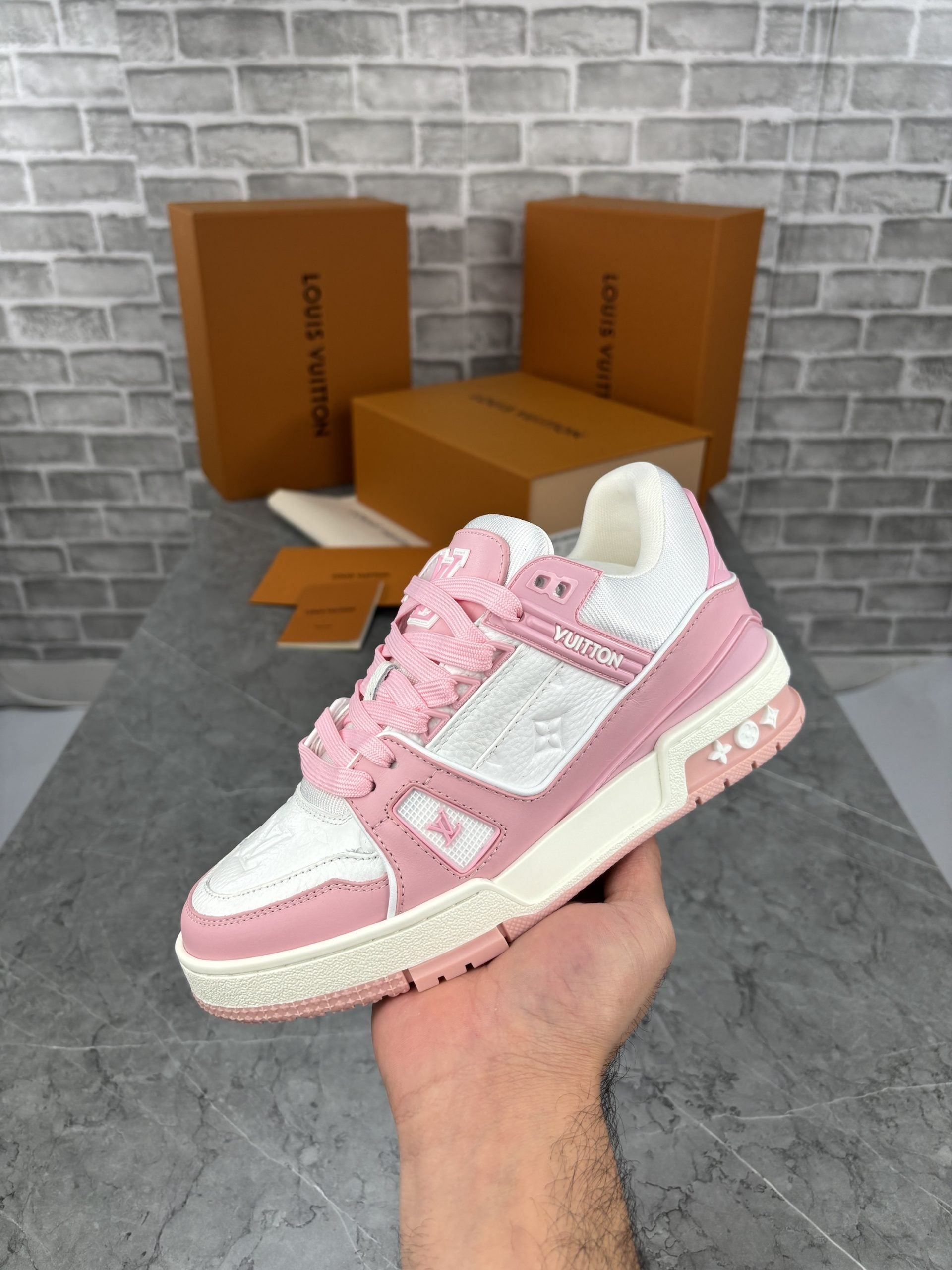 lV PINK image 0