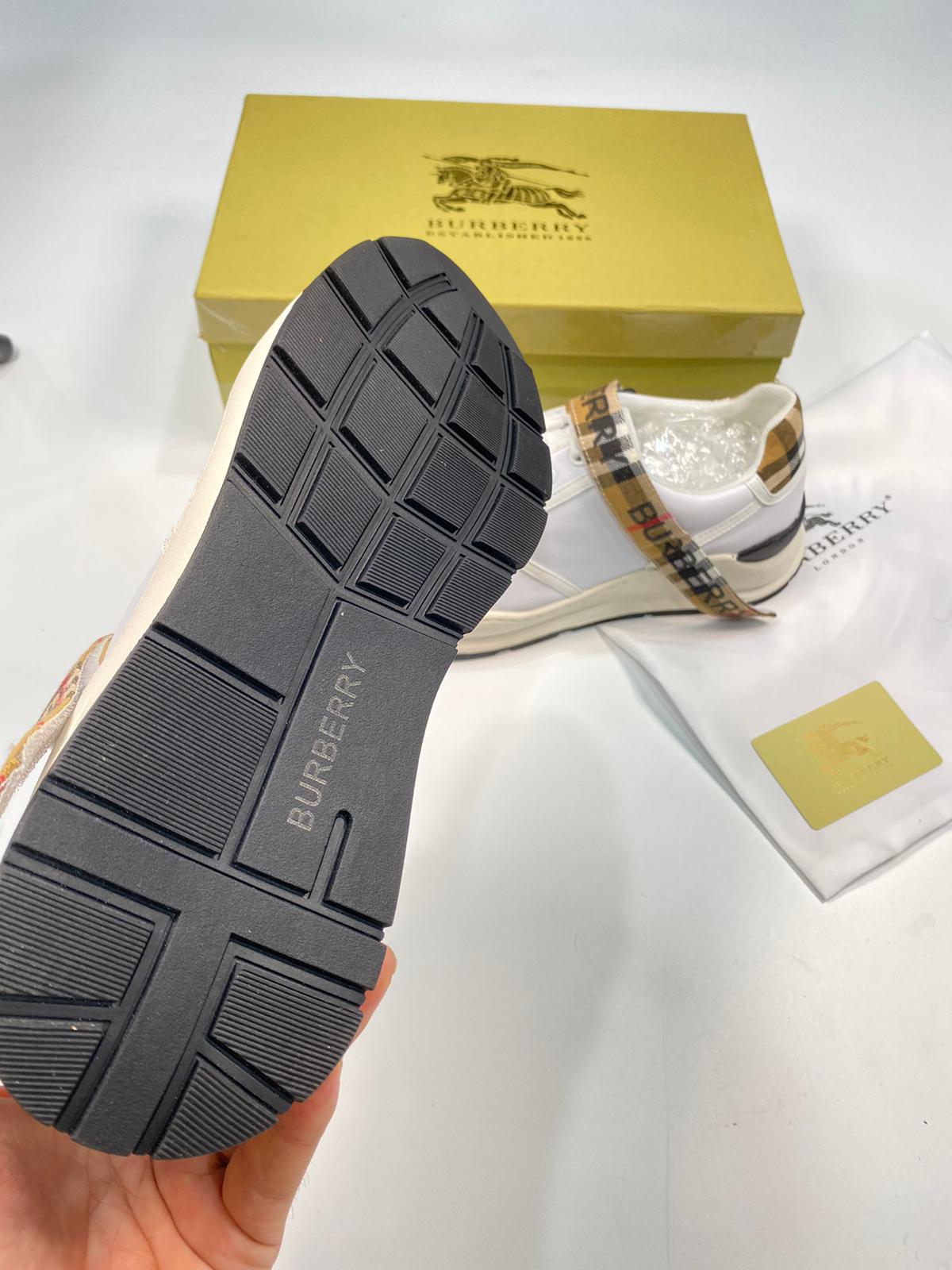 BURB RUNNER WHITE image 5