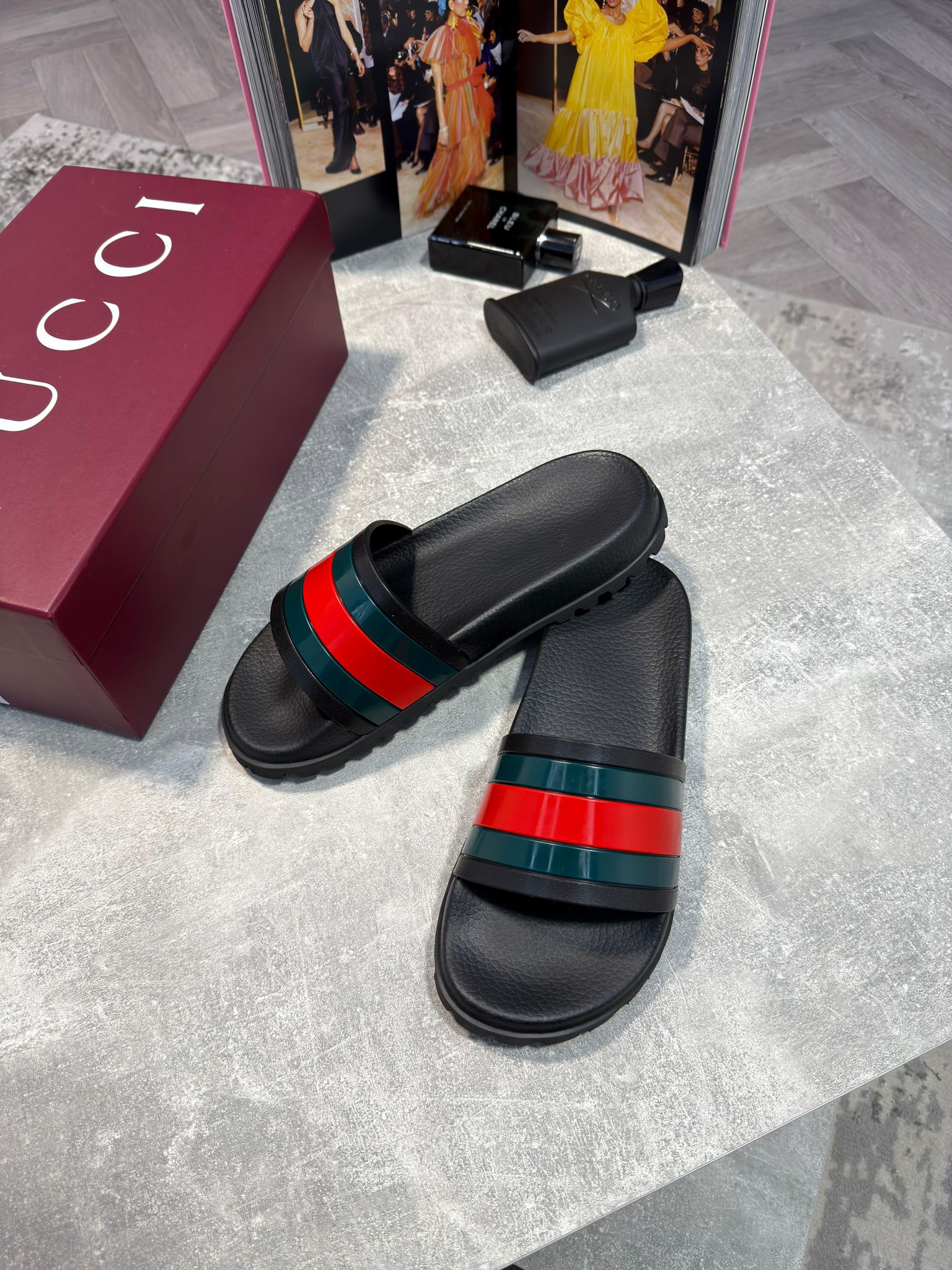Ucci Slides image 0