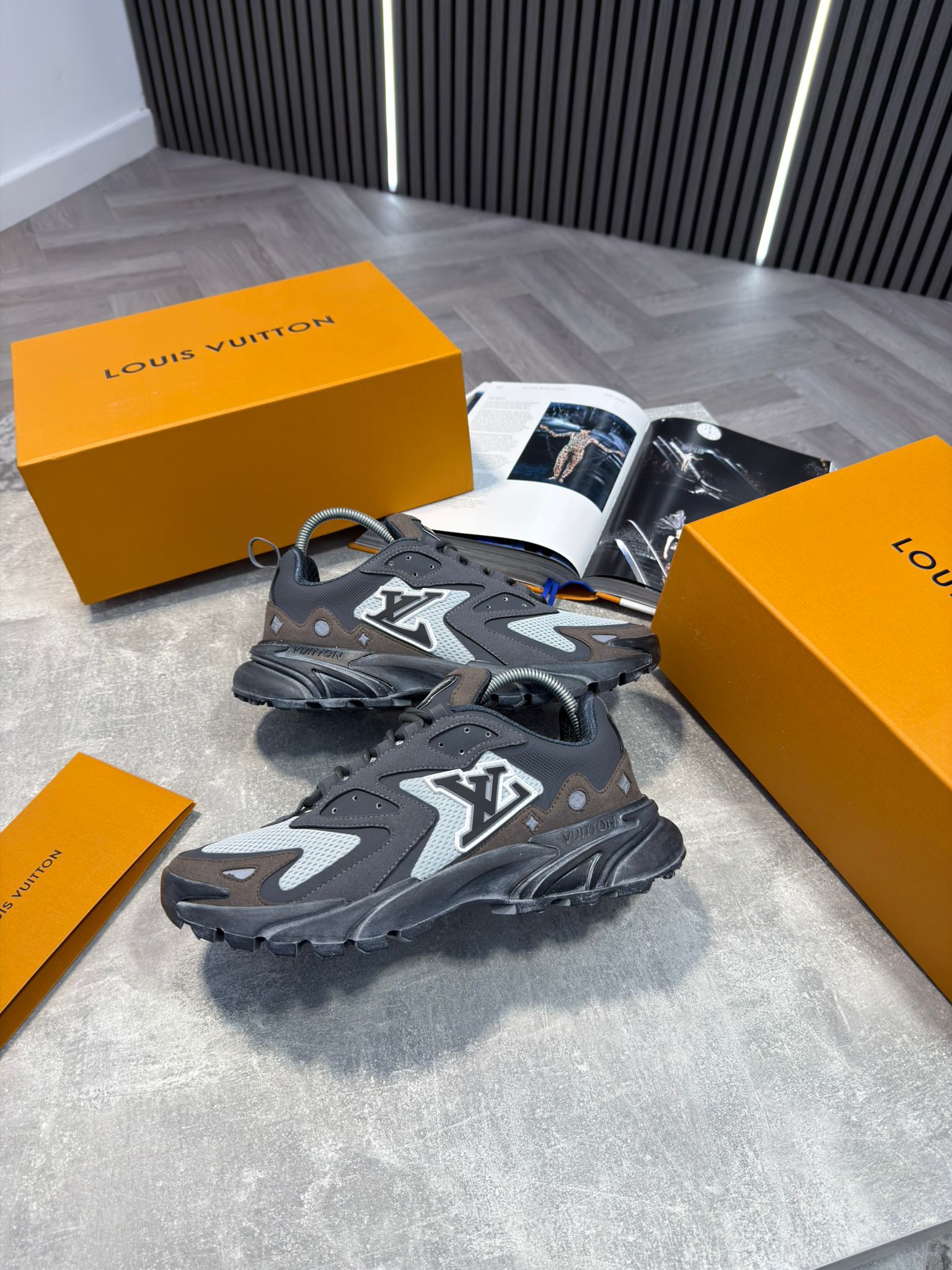 LV Tactics Grey image 0