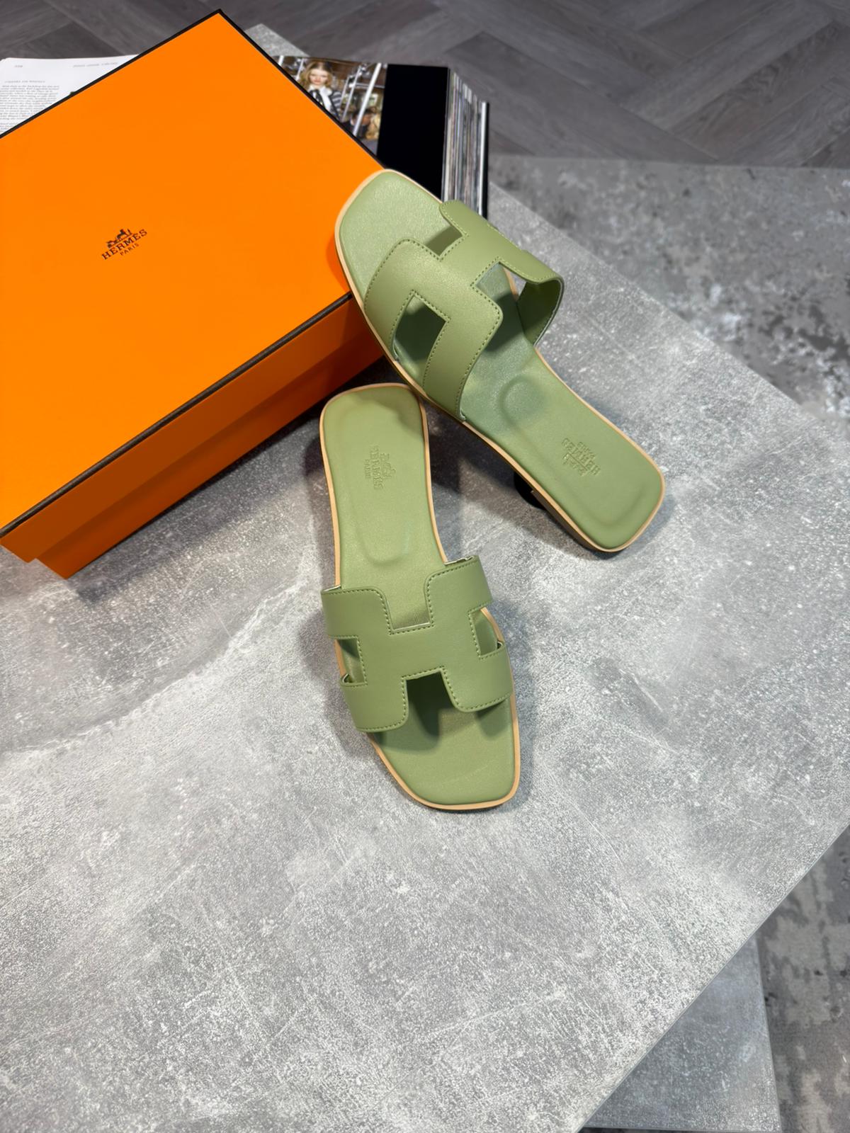 Herm Sliders womens image 1