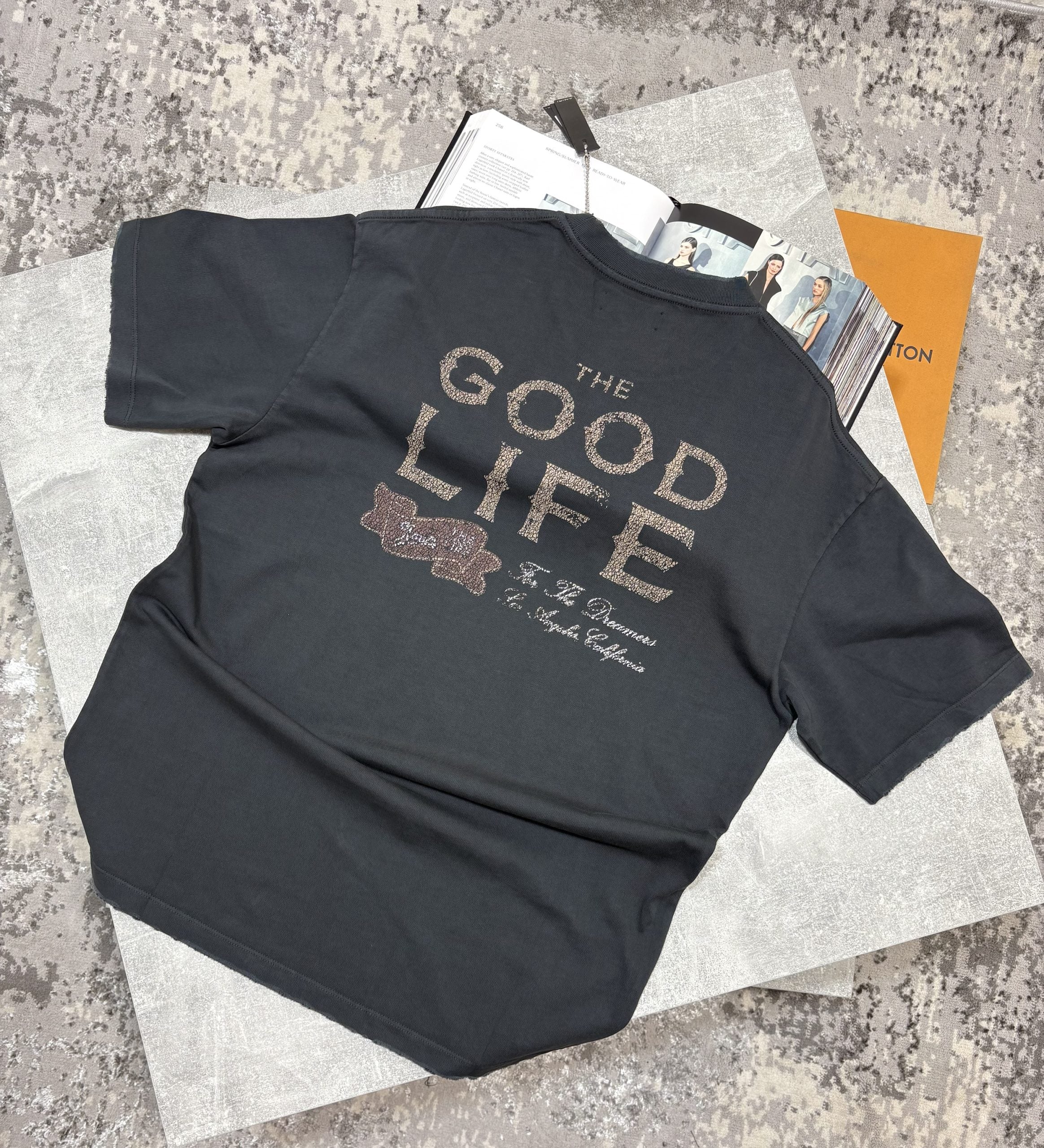 MIRI TEE Black image 1