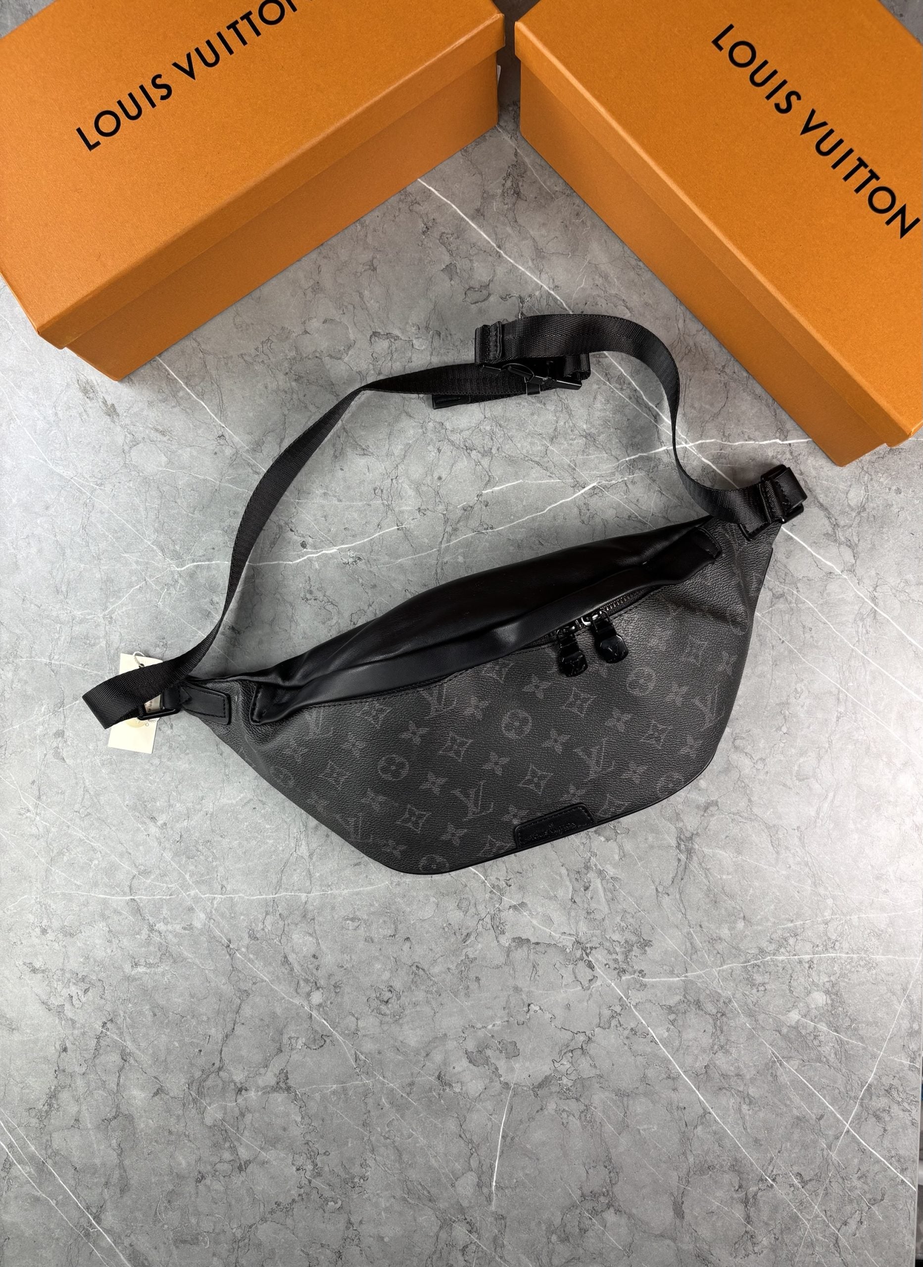 LV MEN BAG image 0