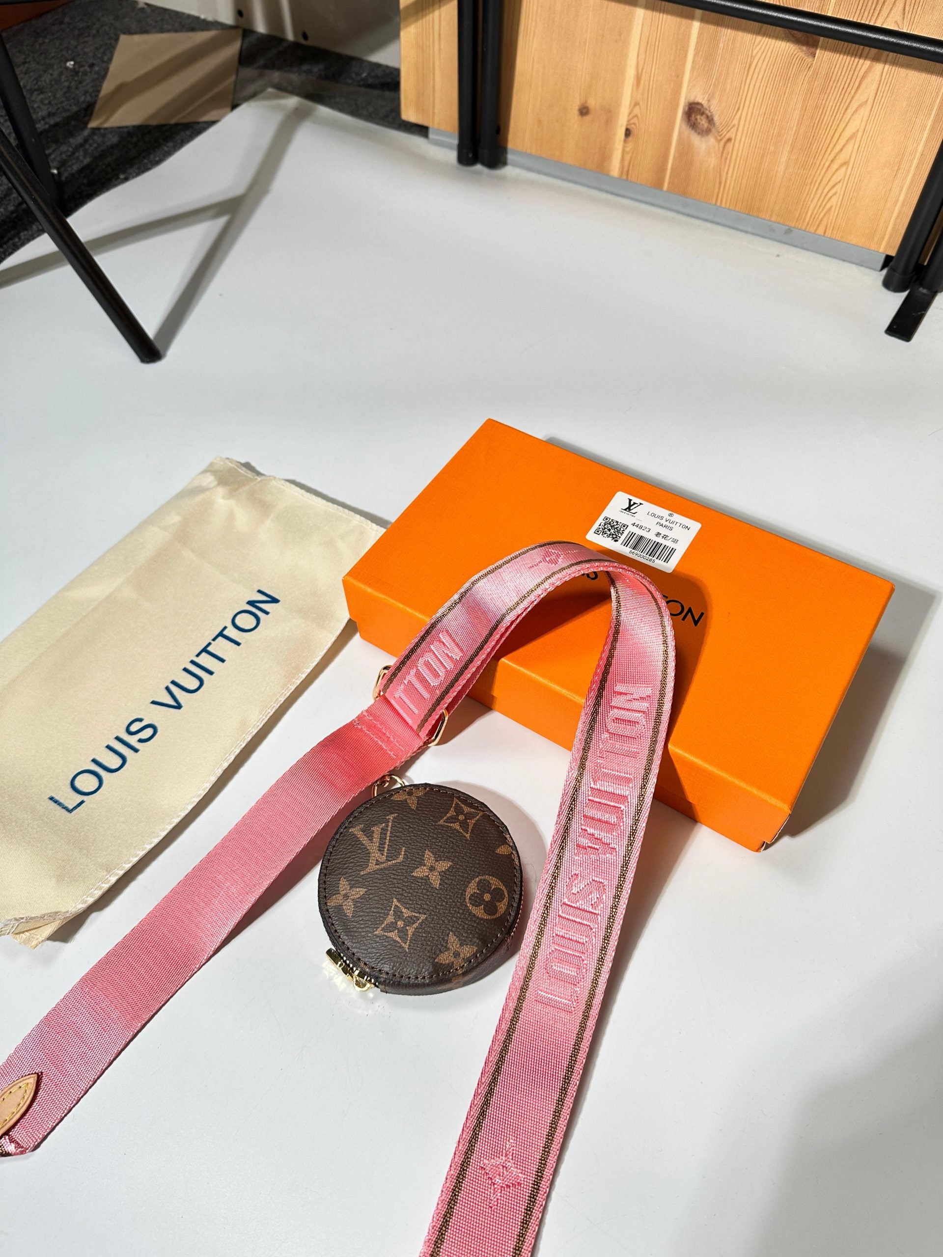 LV BAG image 2