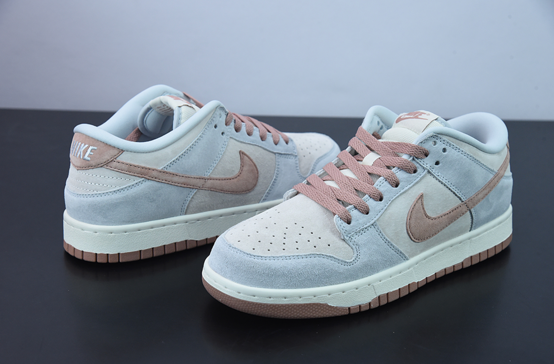 DUNK LOW image 1