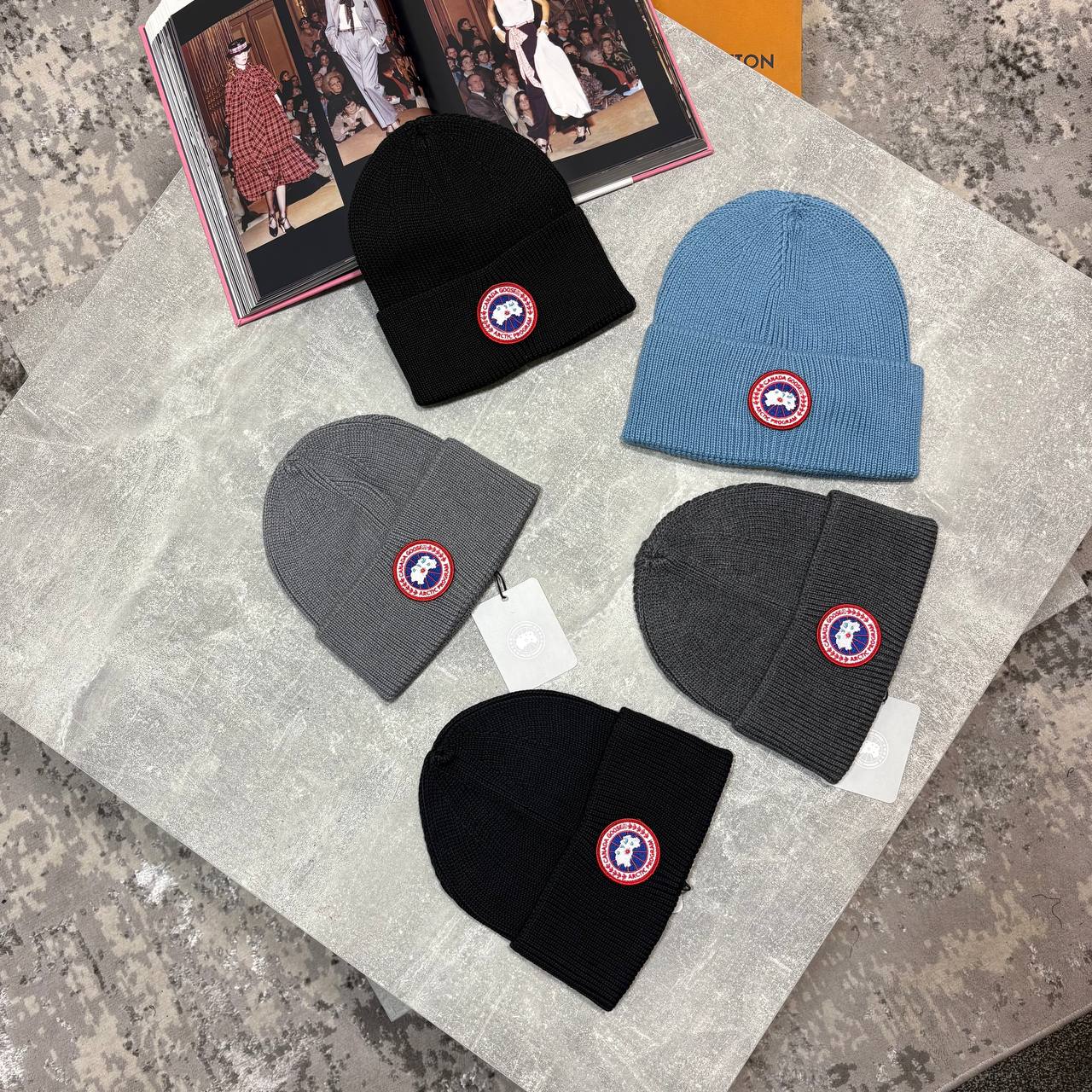 Canada Goose beanie Grey image 1