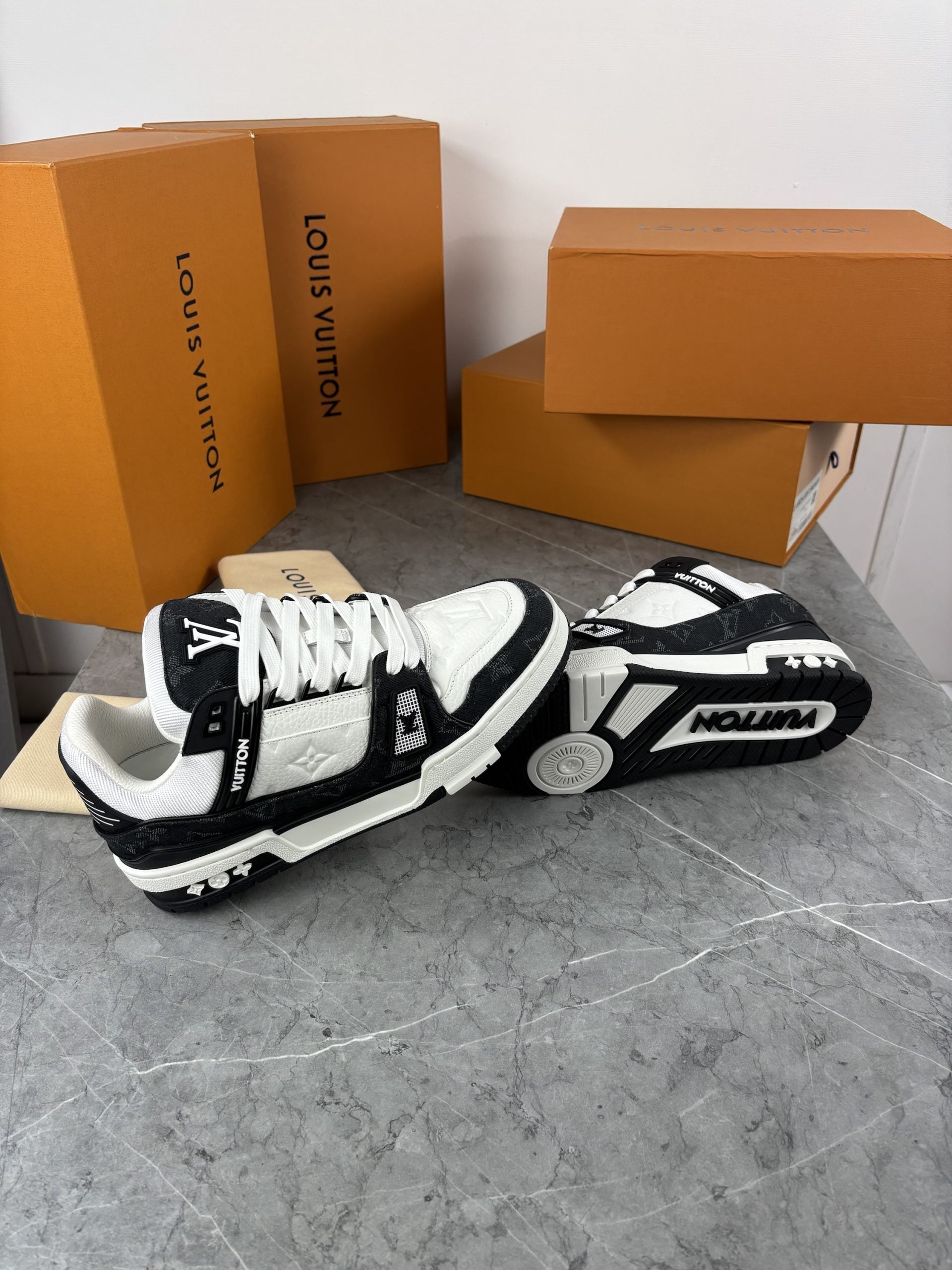 lV TRAINER BLACK image 4
