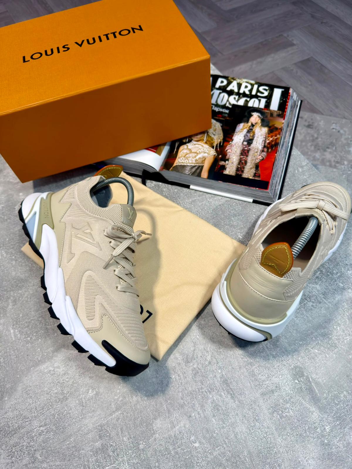 LV Tactic Beige LV
