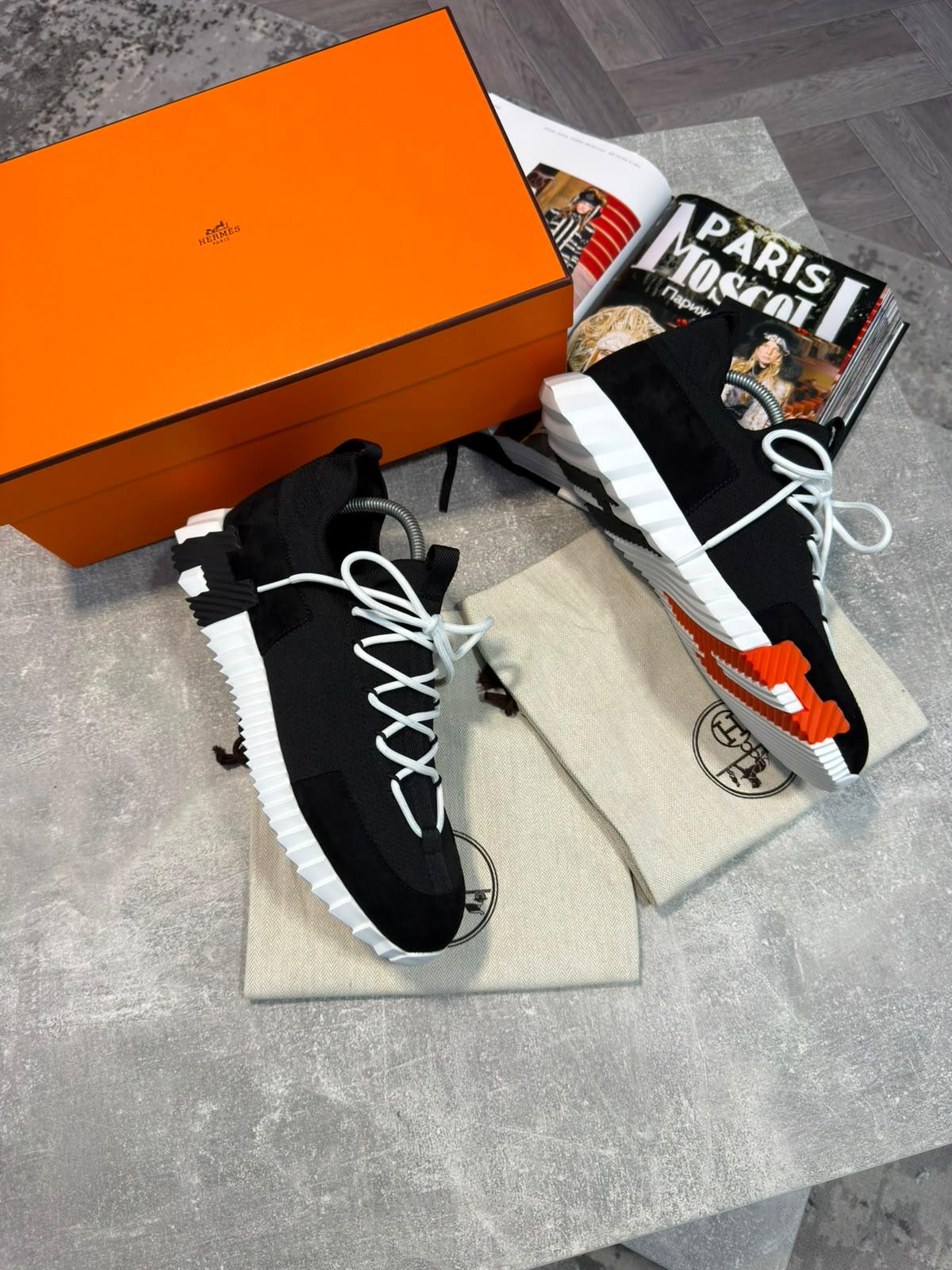 Harmes Paris Slip On Black & White Herm