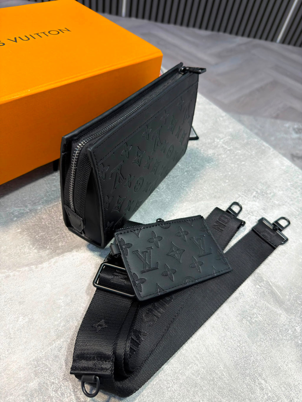 LV Mens Bag Black LV