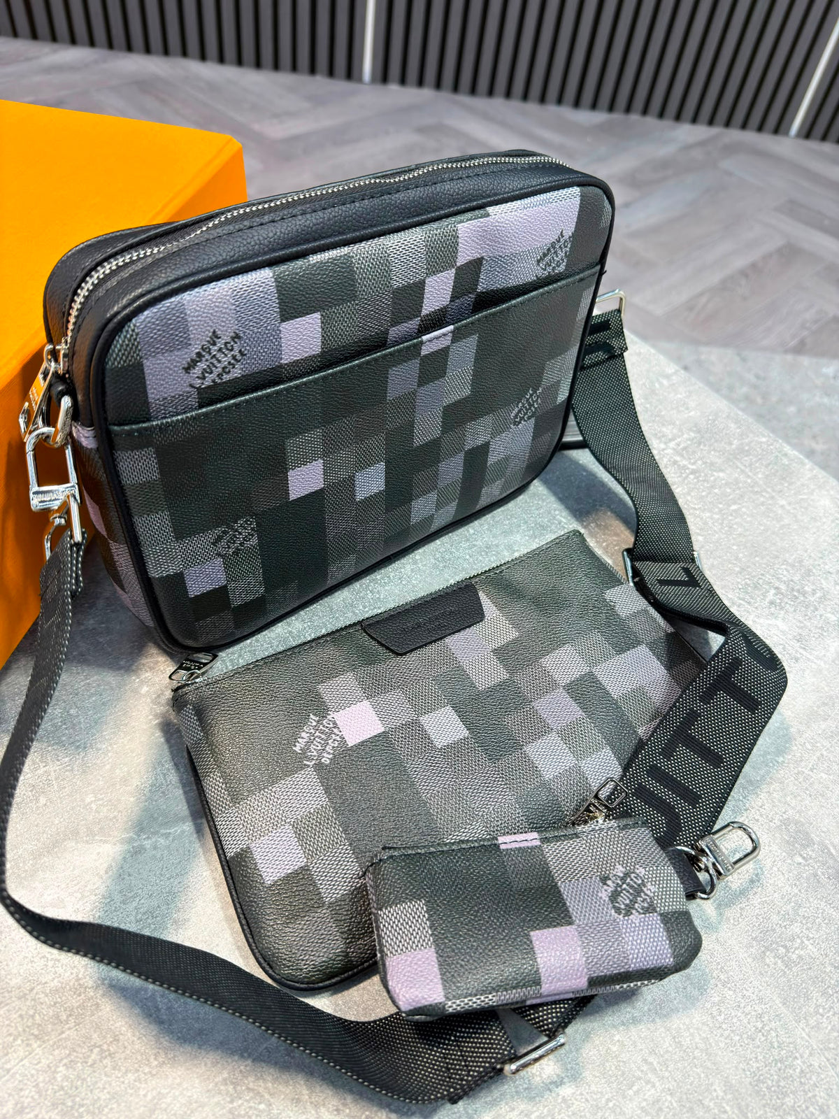 LV Mens Trio Grey LV
