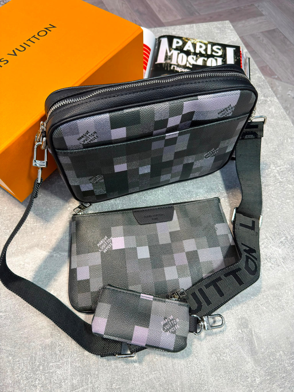 LV Mens Trio Grey LV