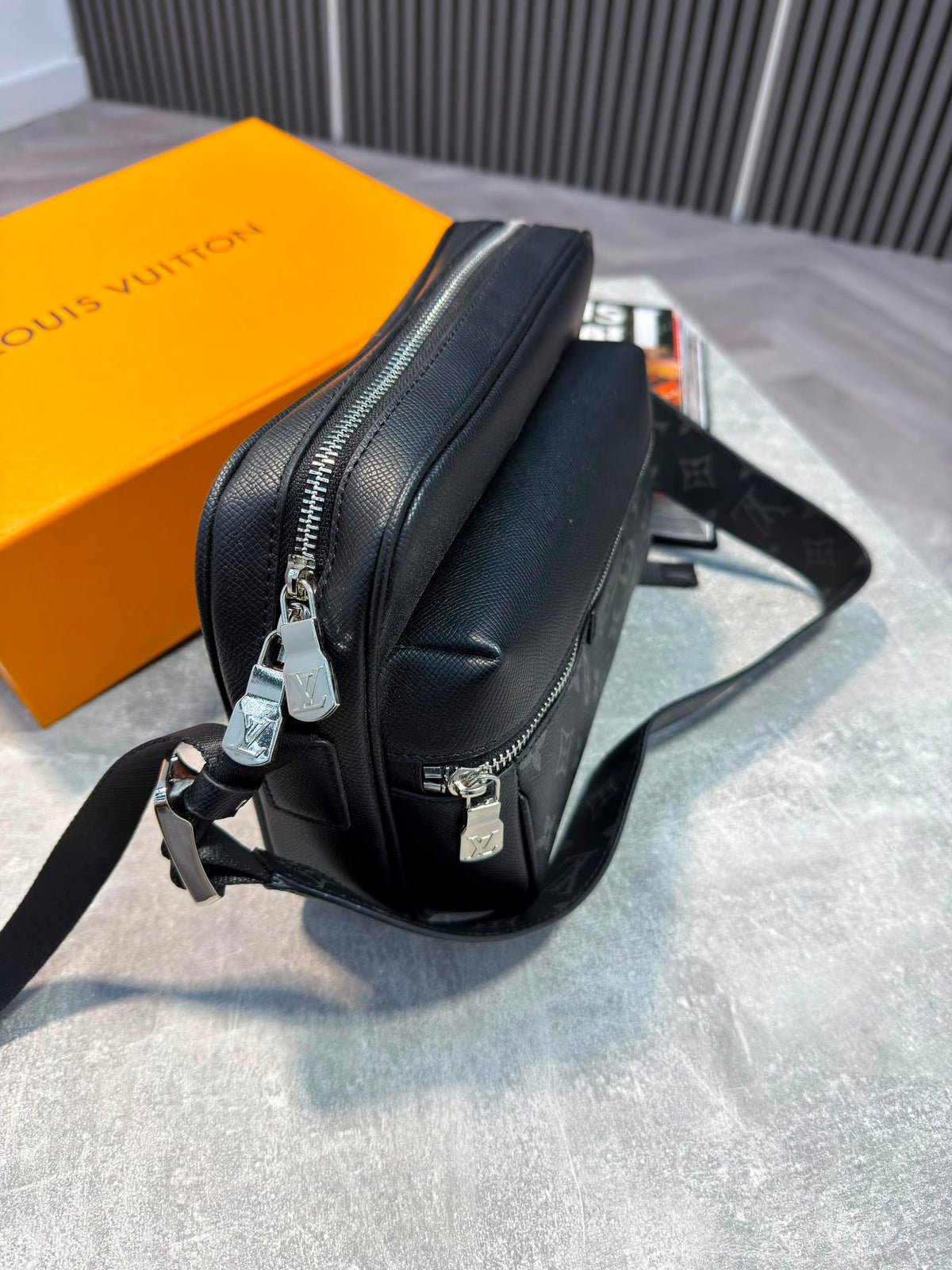 LV Mens Bag Black LV