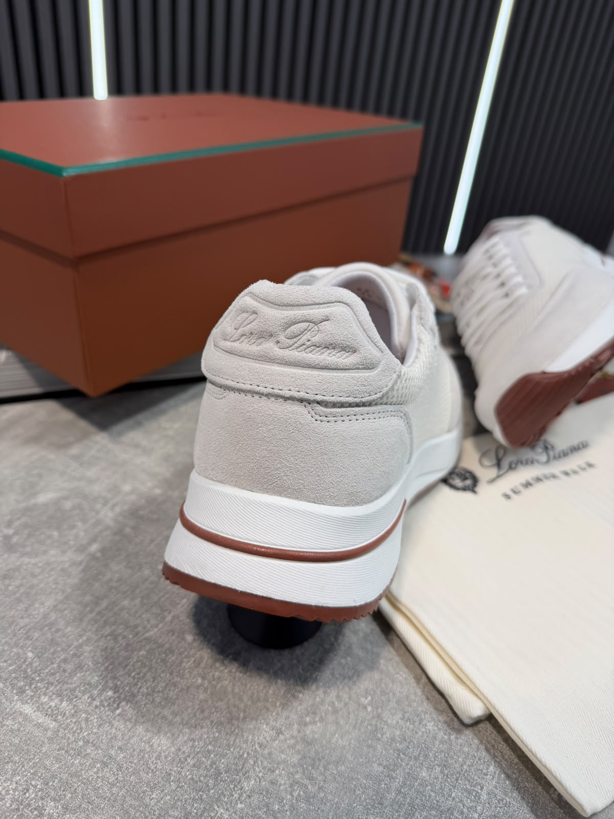 LP trainers white LP