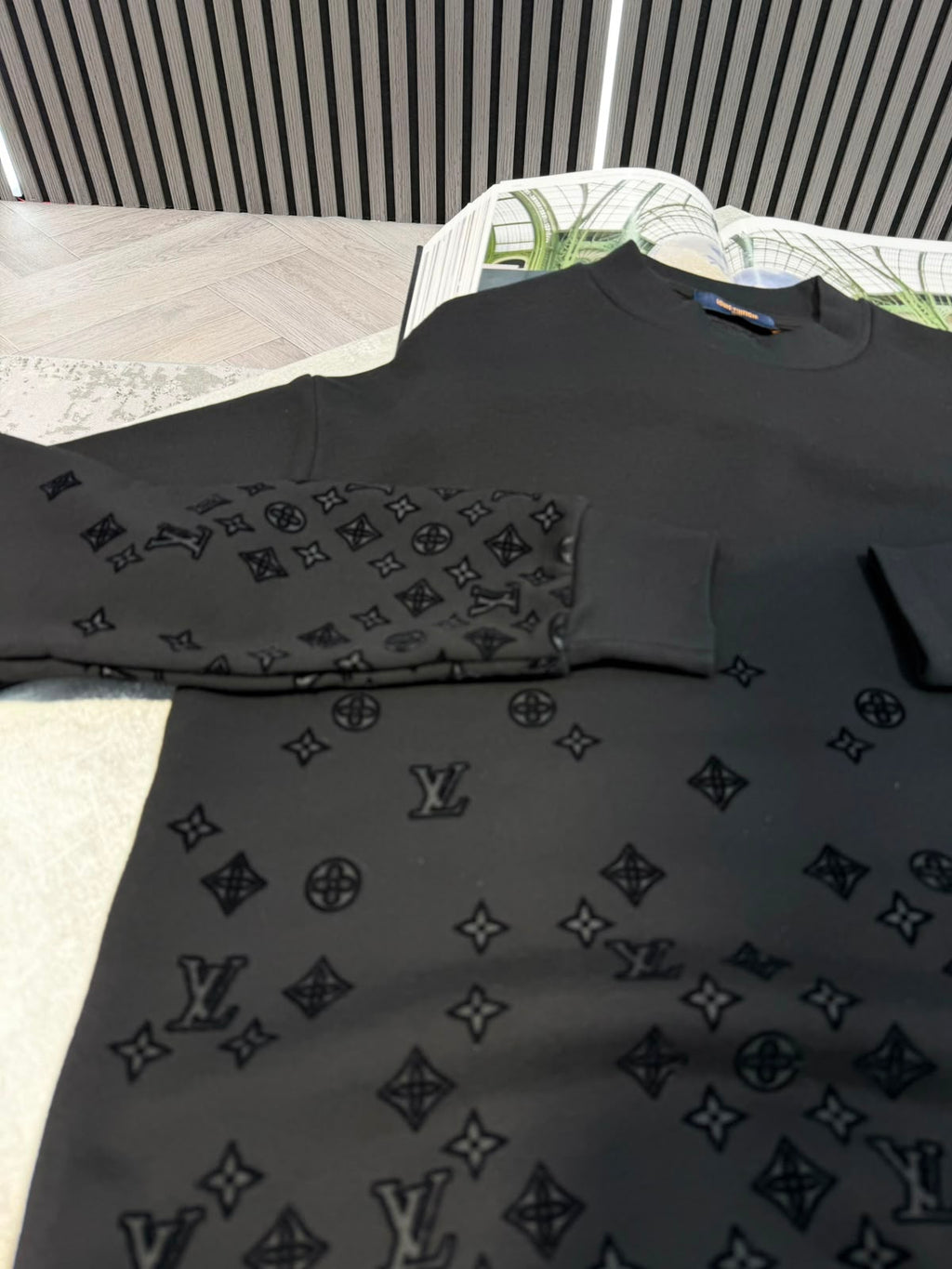 LV Jumper Black LV
