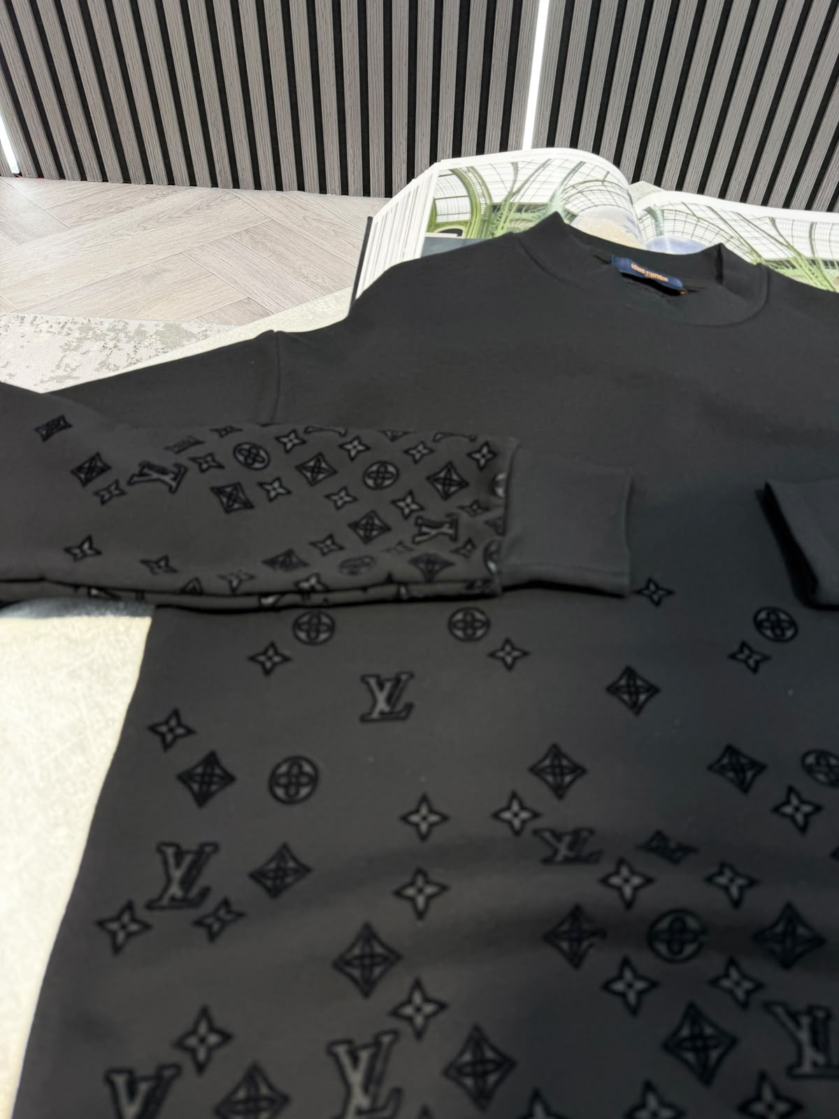 LV Jumper Black LV