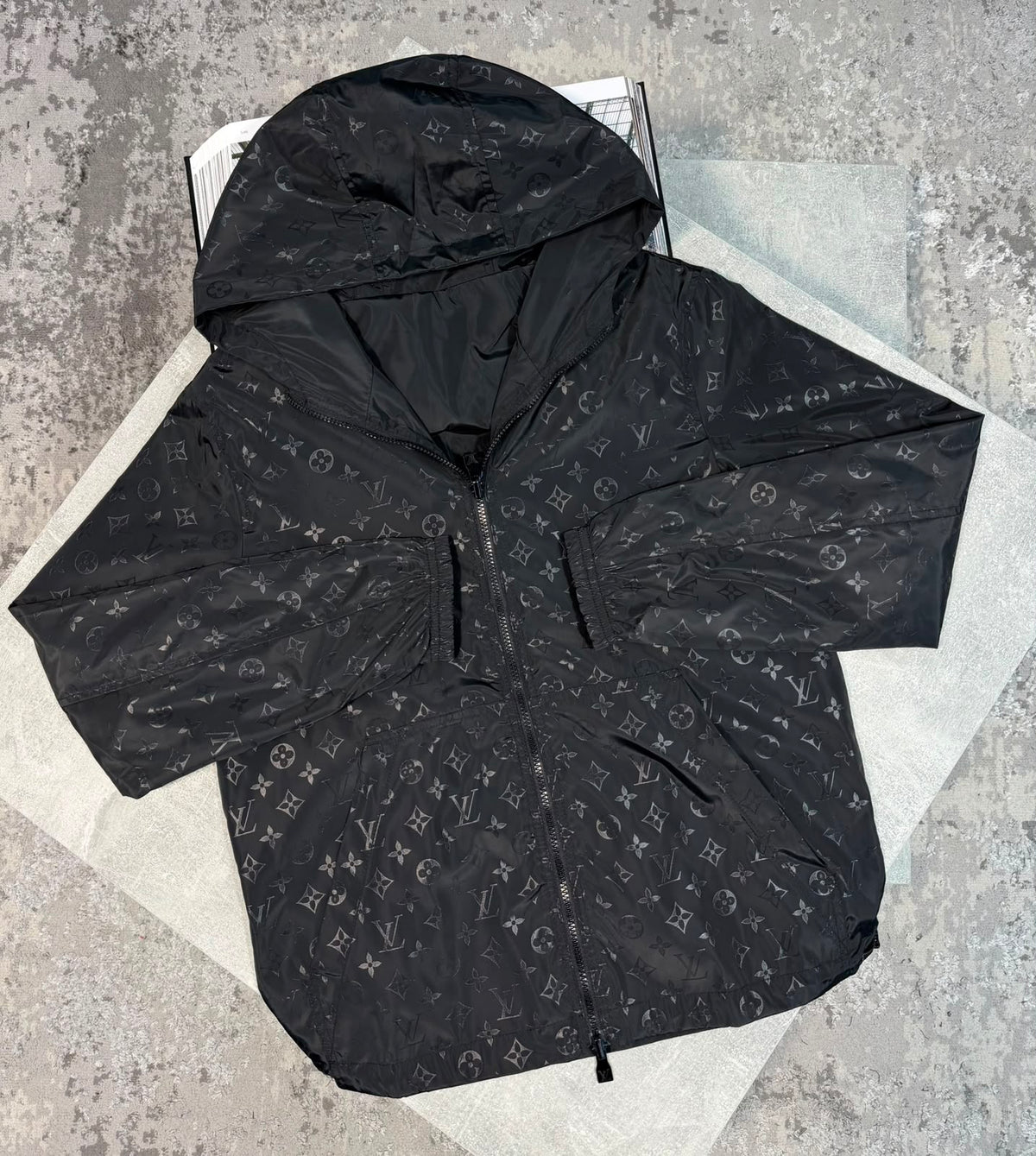 LV Reversible Windbreaker - Navy LV