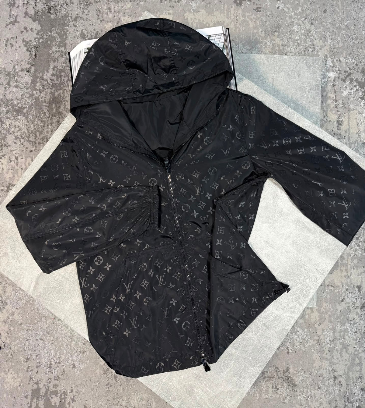 LV Reversible Windbreaker - Navy LV