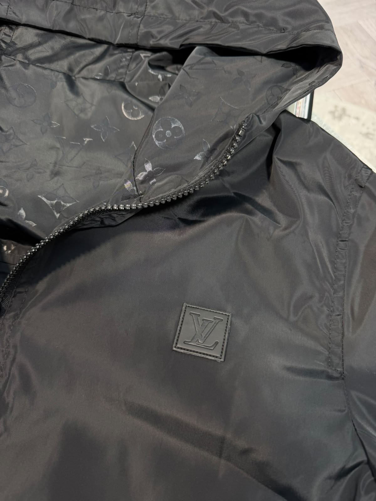 LV Reversible Windbreaker - Navy LV