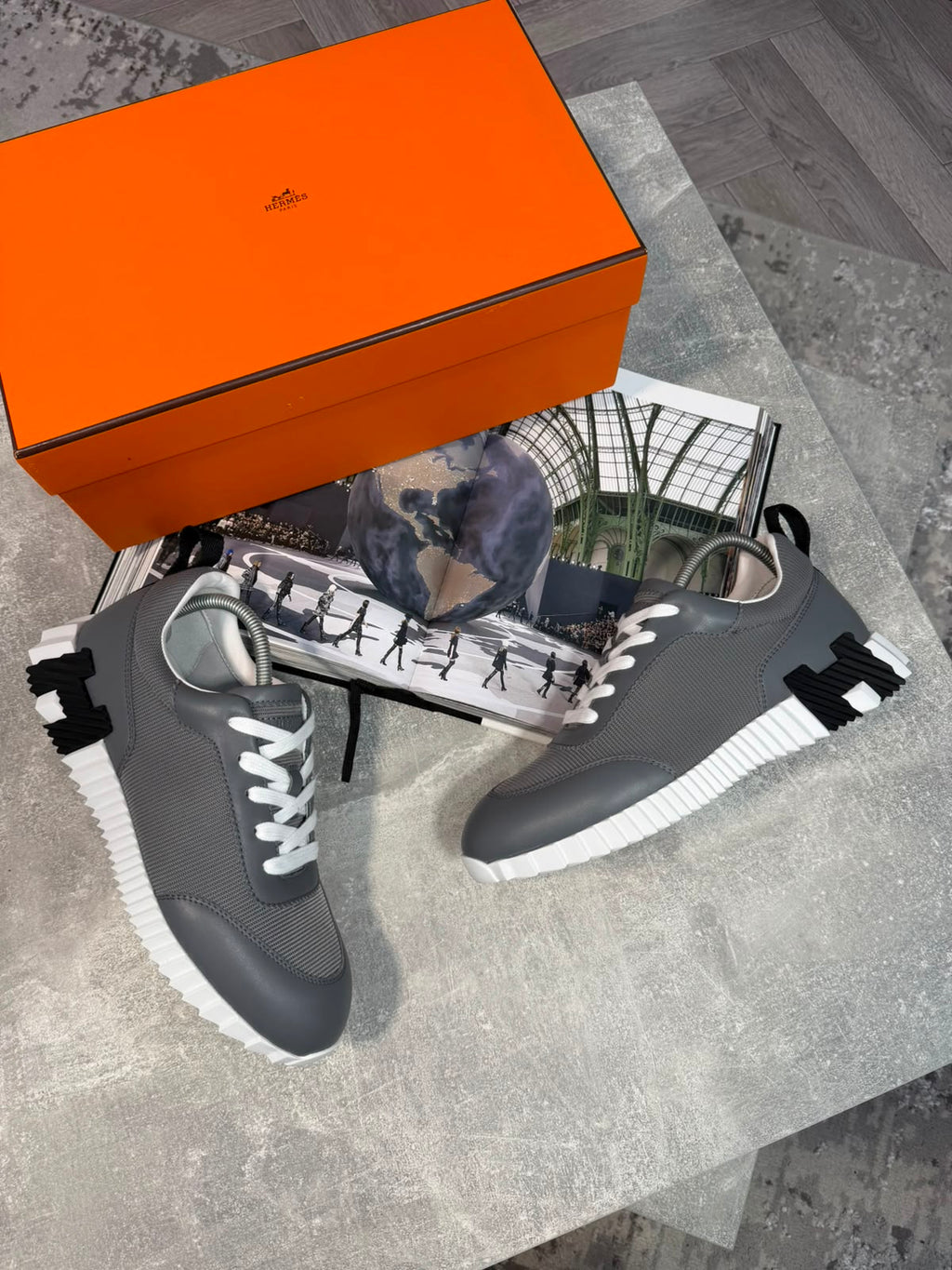 HM Trainer -  Grey and white HM