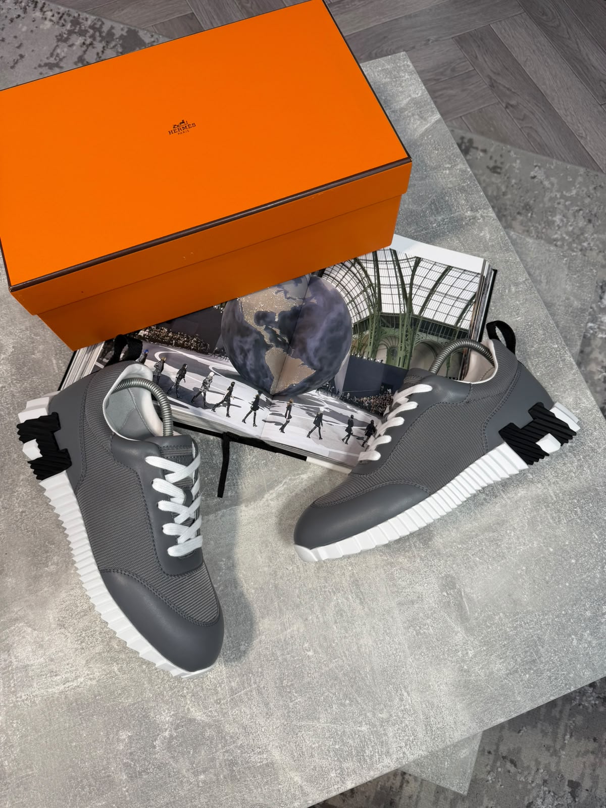 HM Trainer -  Grey and white HM