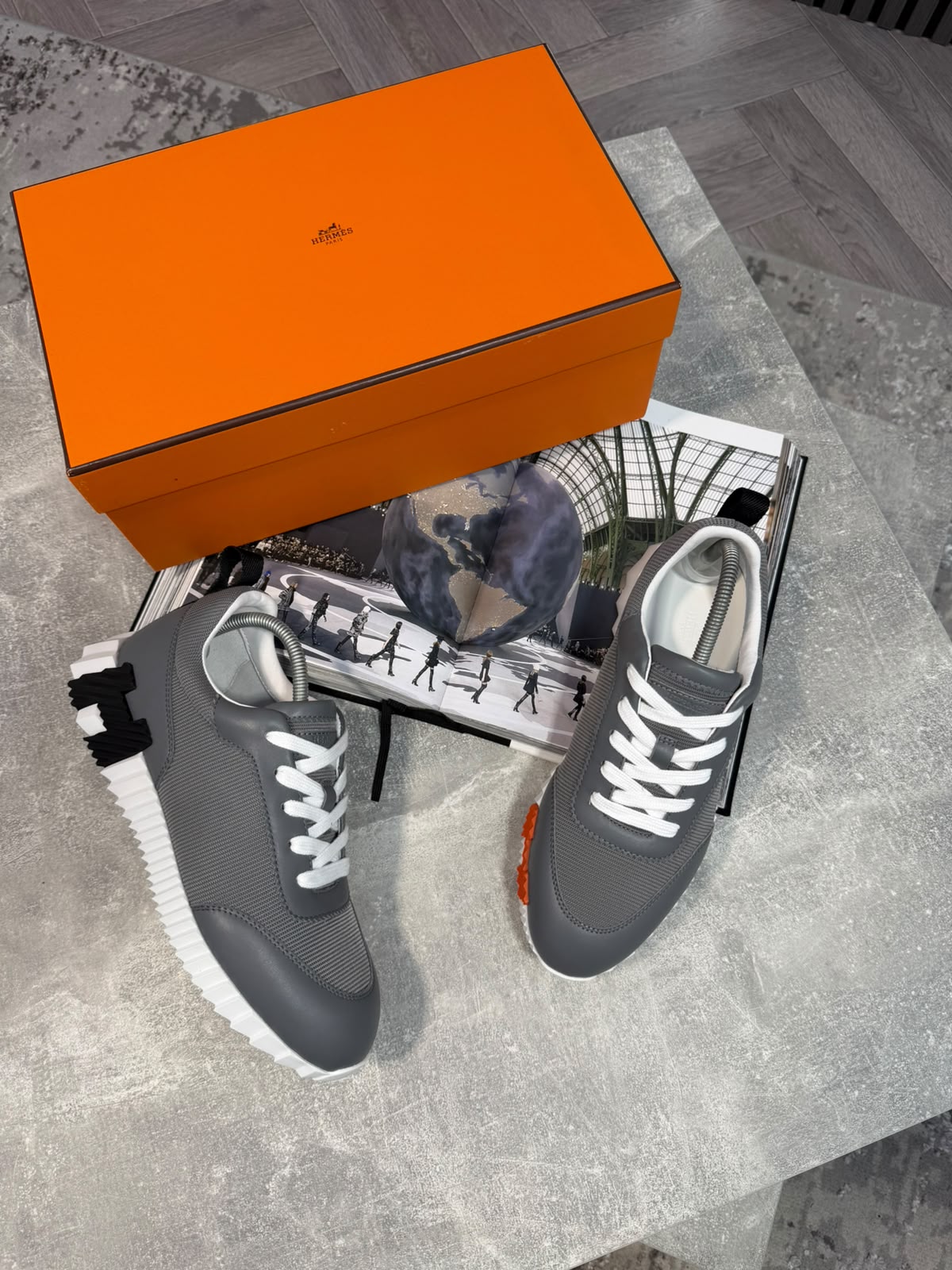 HM Trainer -  Grey and white HM