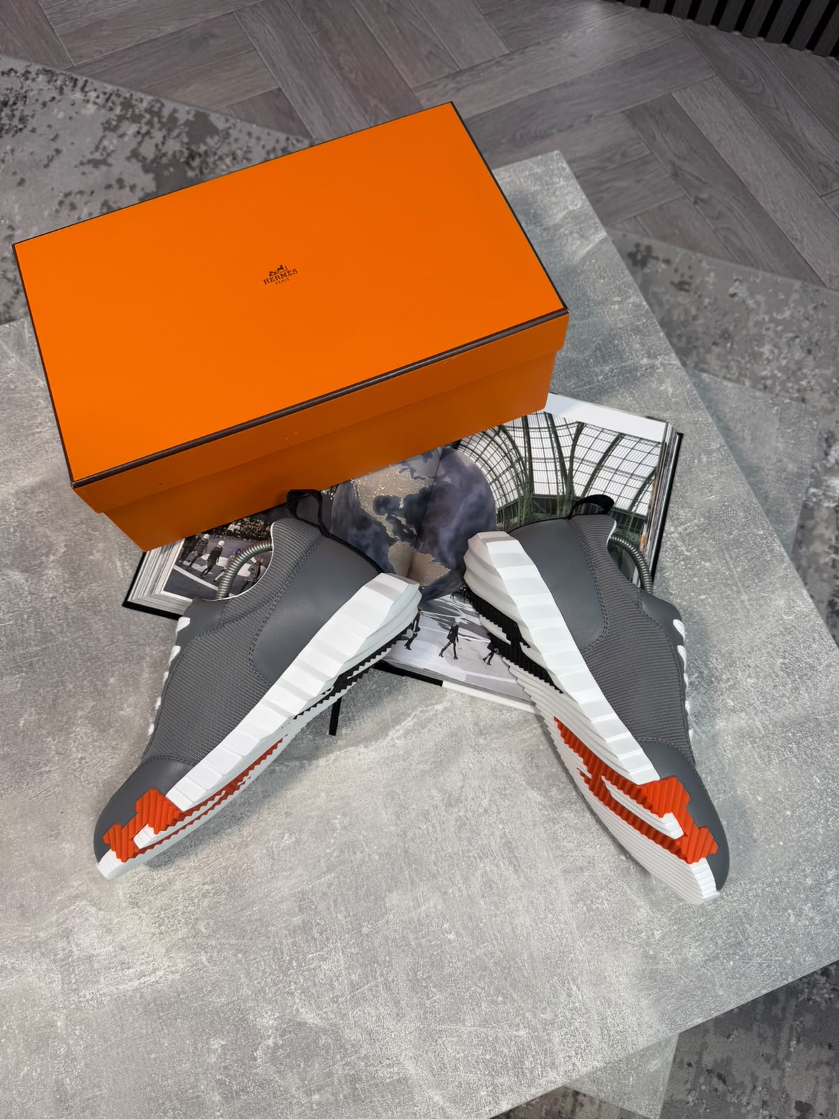 HM Trainer -  Grey and white HM