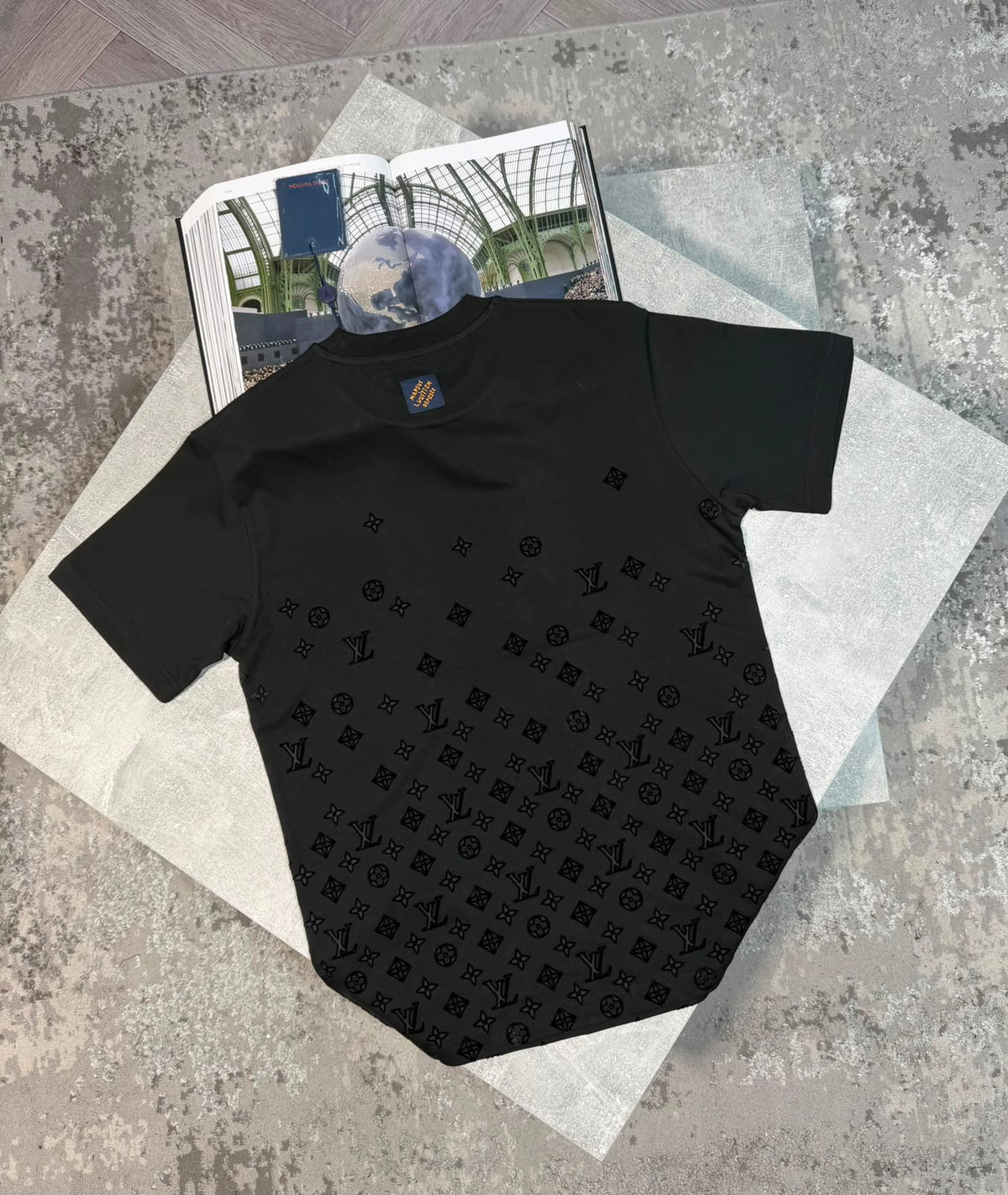 LV Tshirt - Black LV