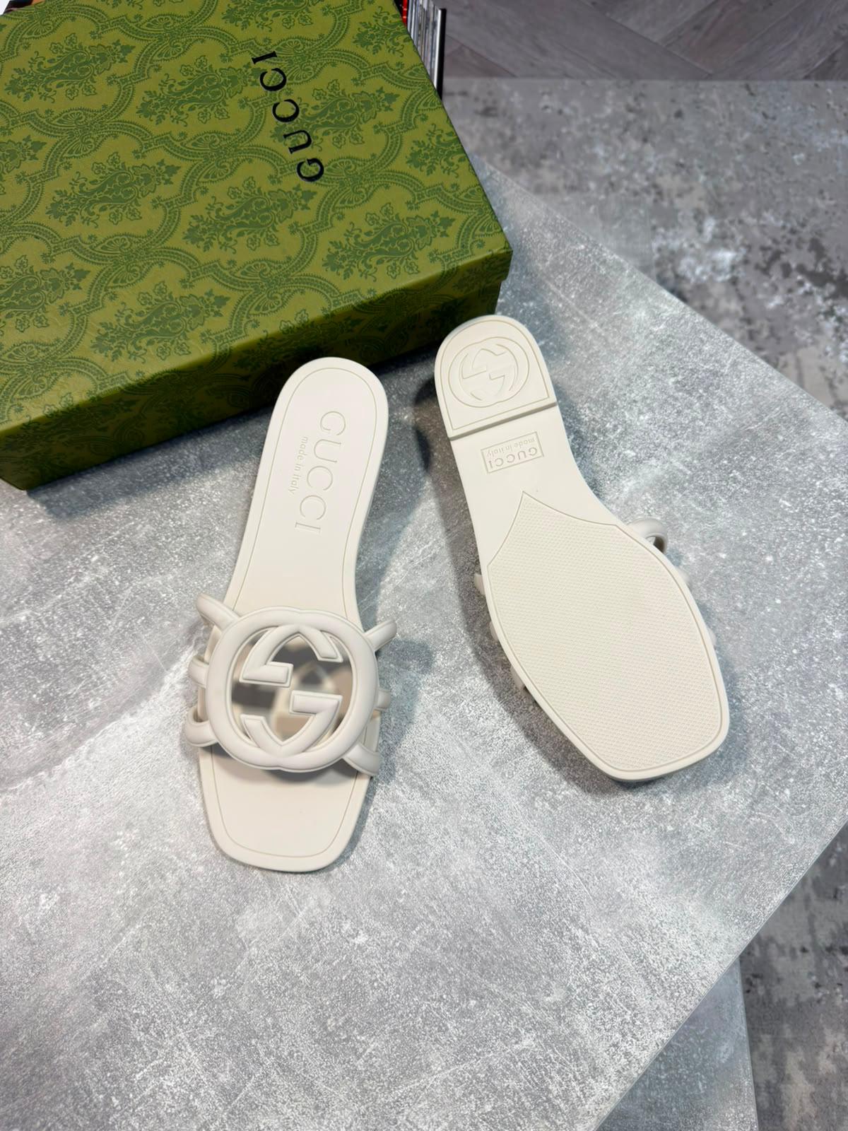 UCCI Women Sliders White UCCI