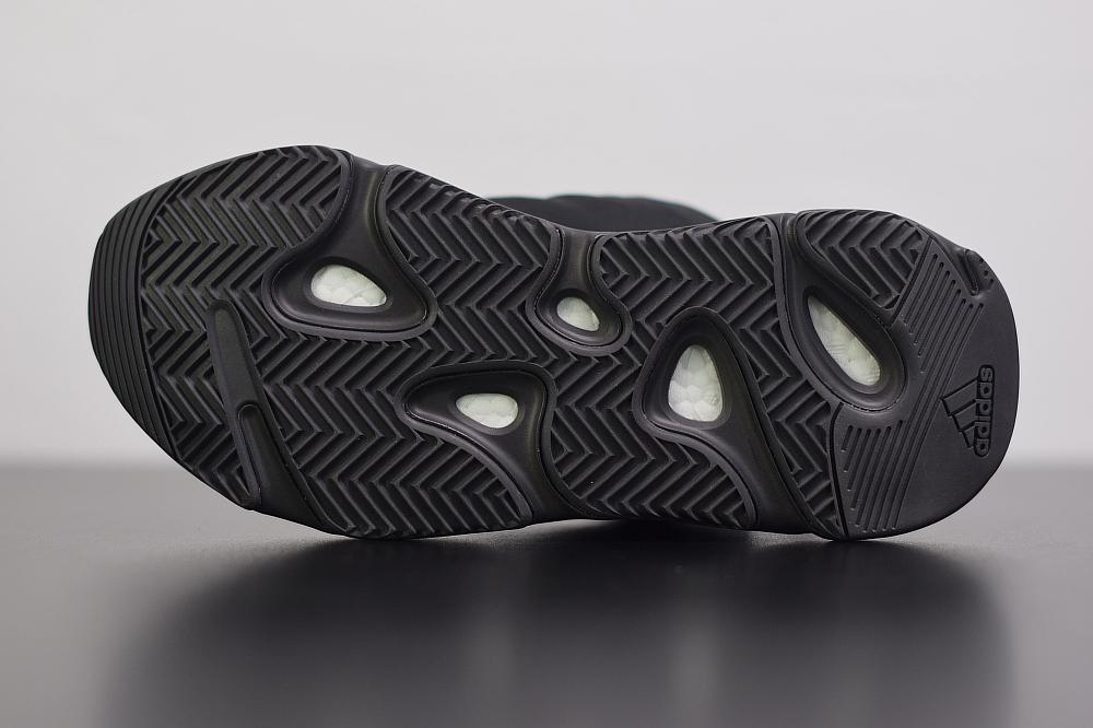 700 V3 BLACK image 1