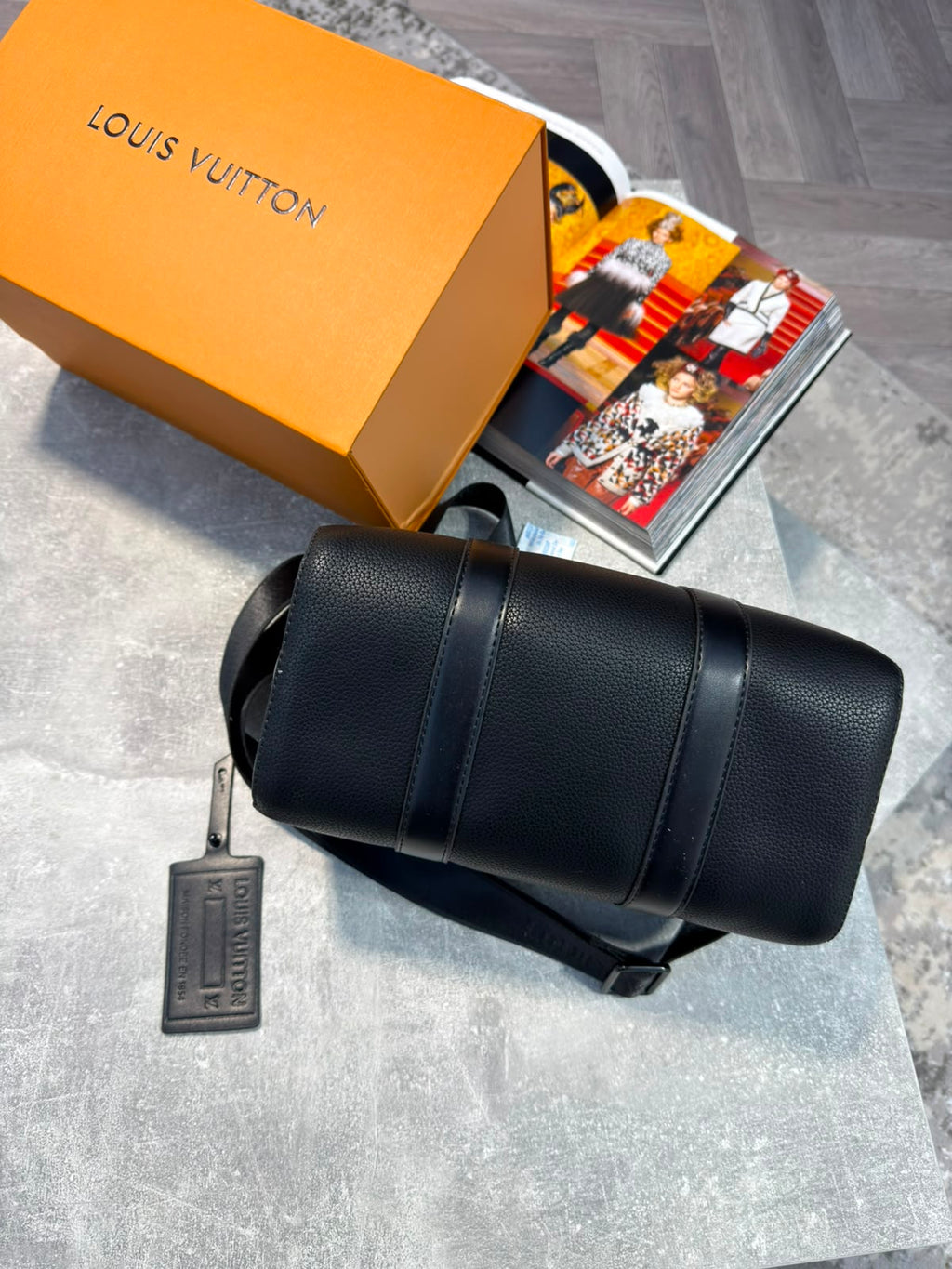 Lv Mens bag image 1