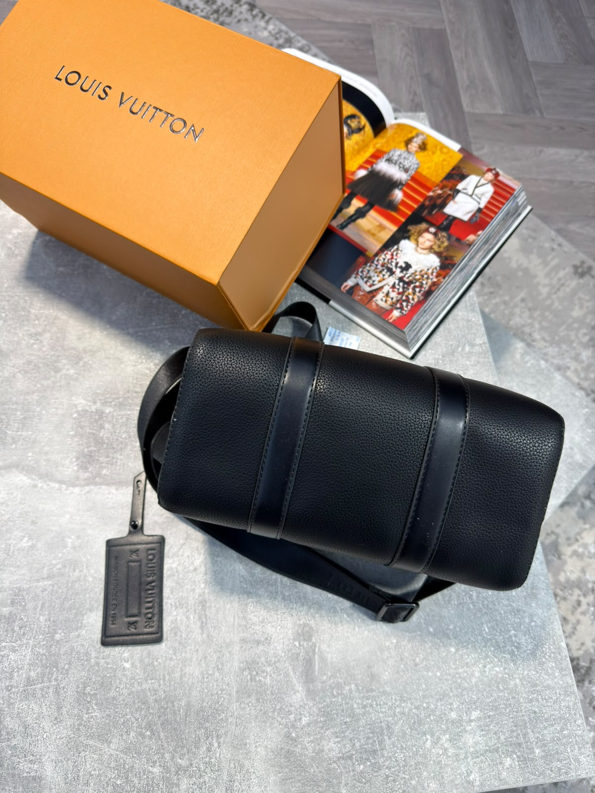 Lv Mens bag image 1