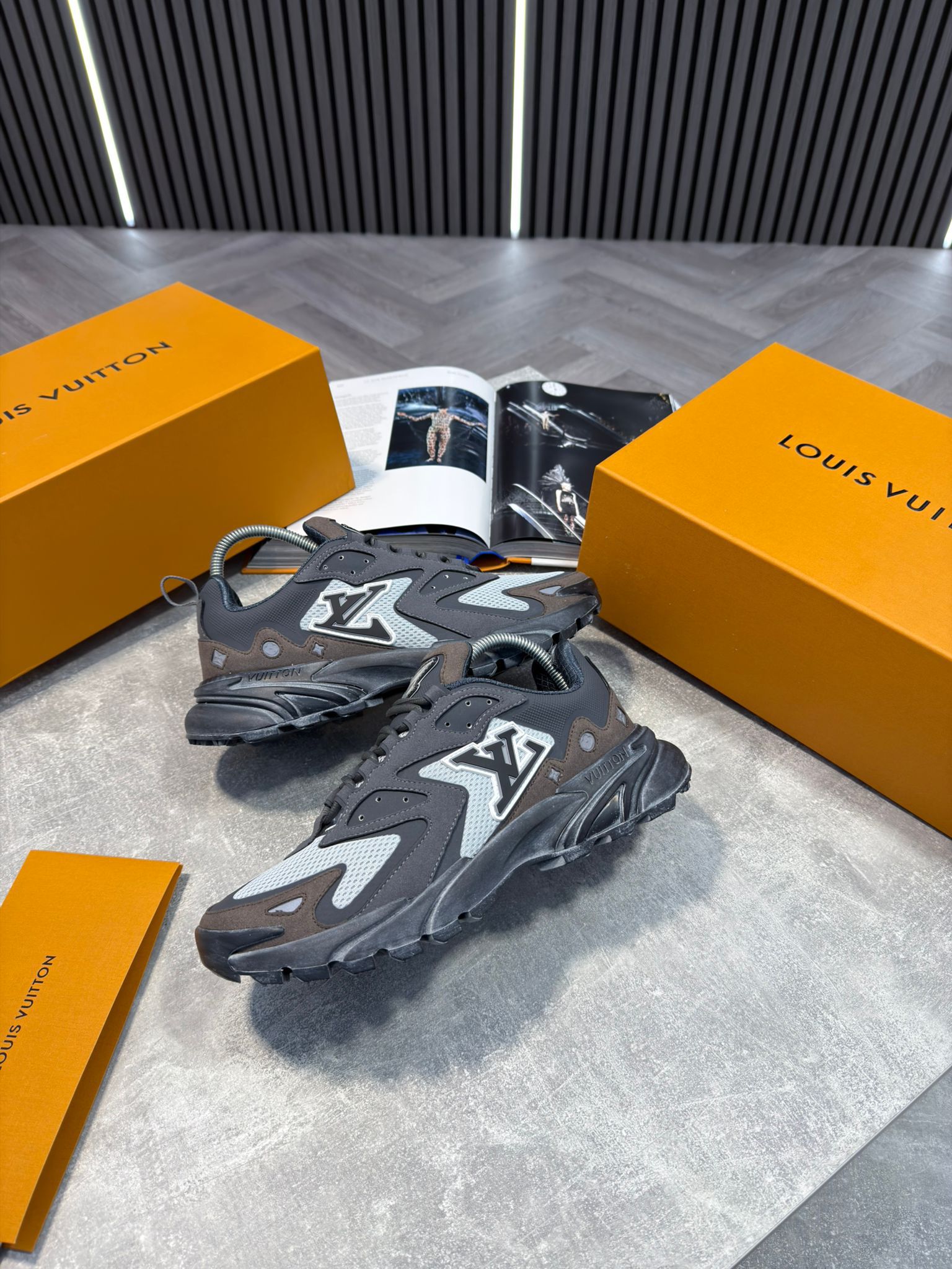 LV Tactics Grey image 3
