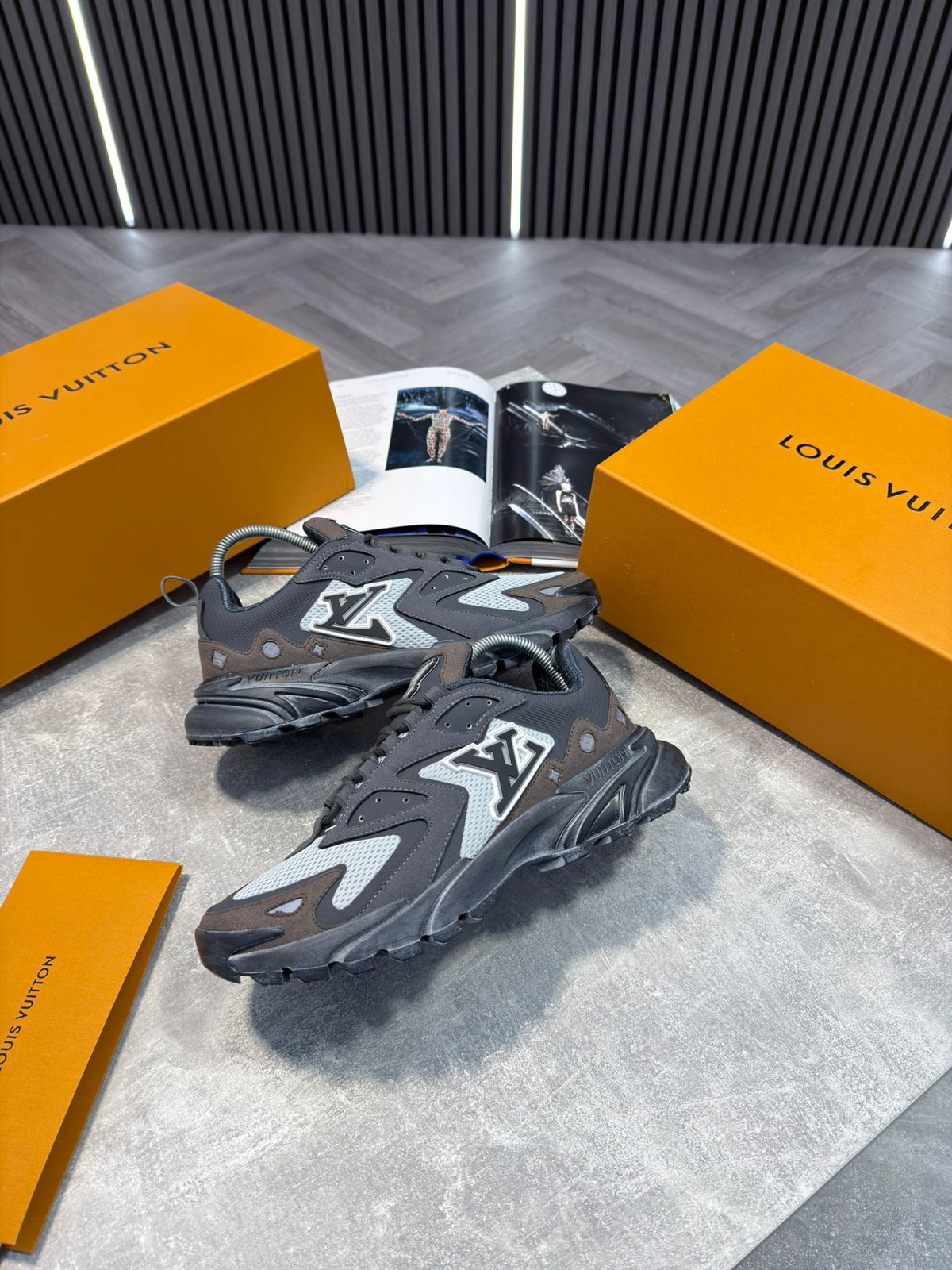 LV Tactics Grey image 3