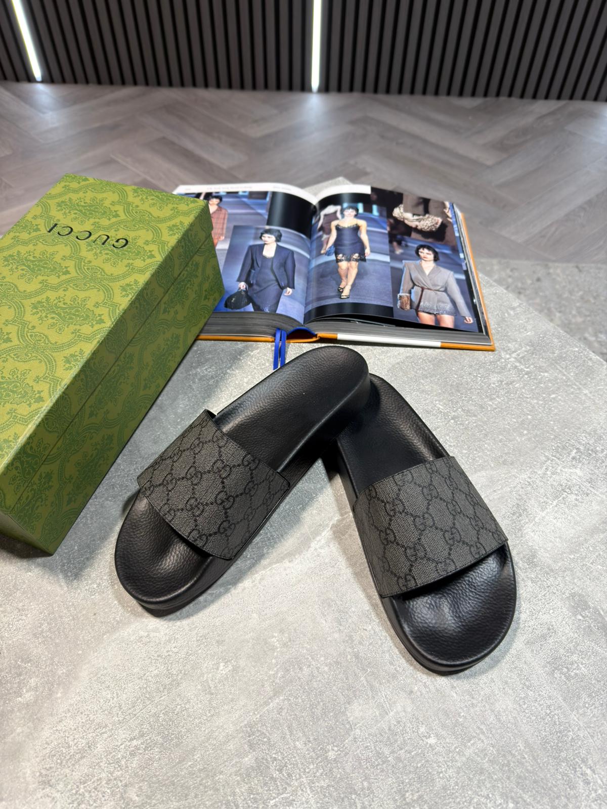 UCCI Sliders image 0
