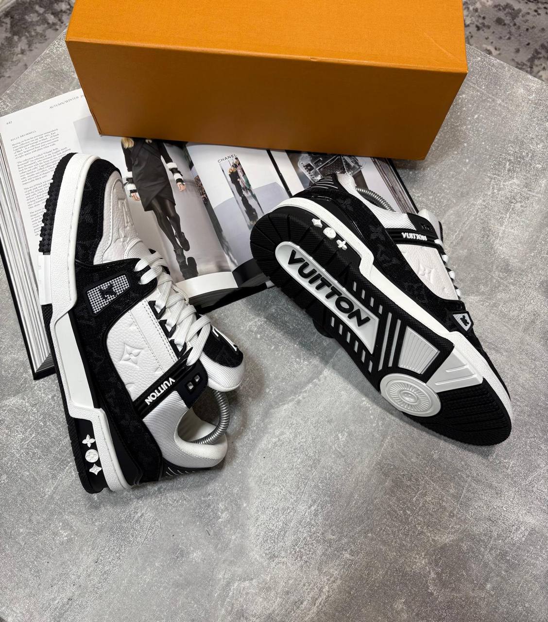 LV Sneaks image 12