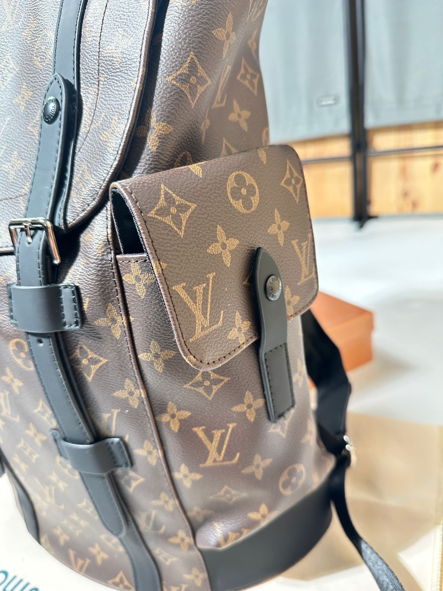 L-V BACKPACK BROWN image 3