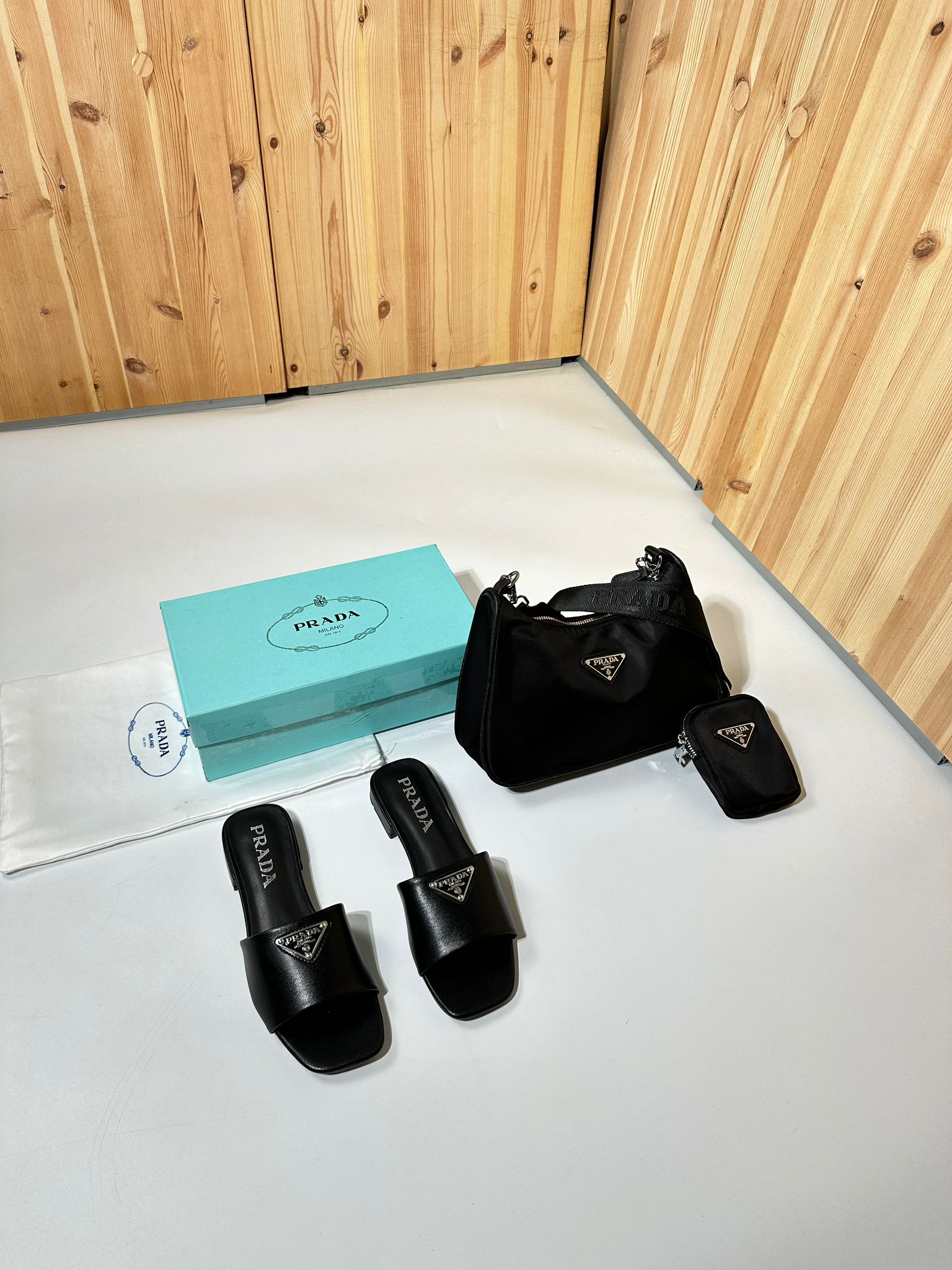 PDA BLACK SLIDES image 7