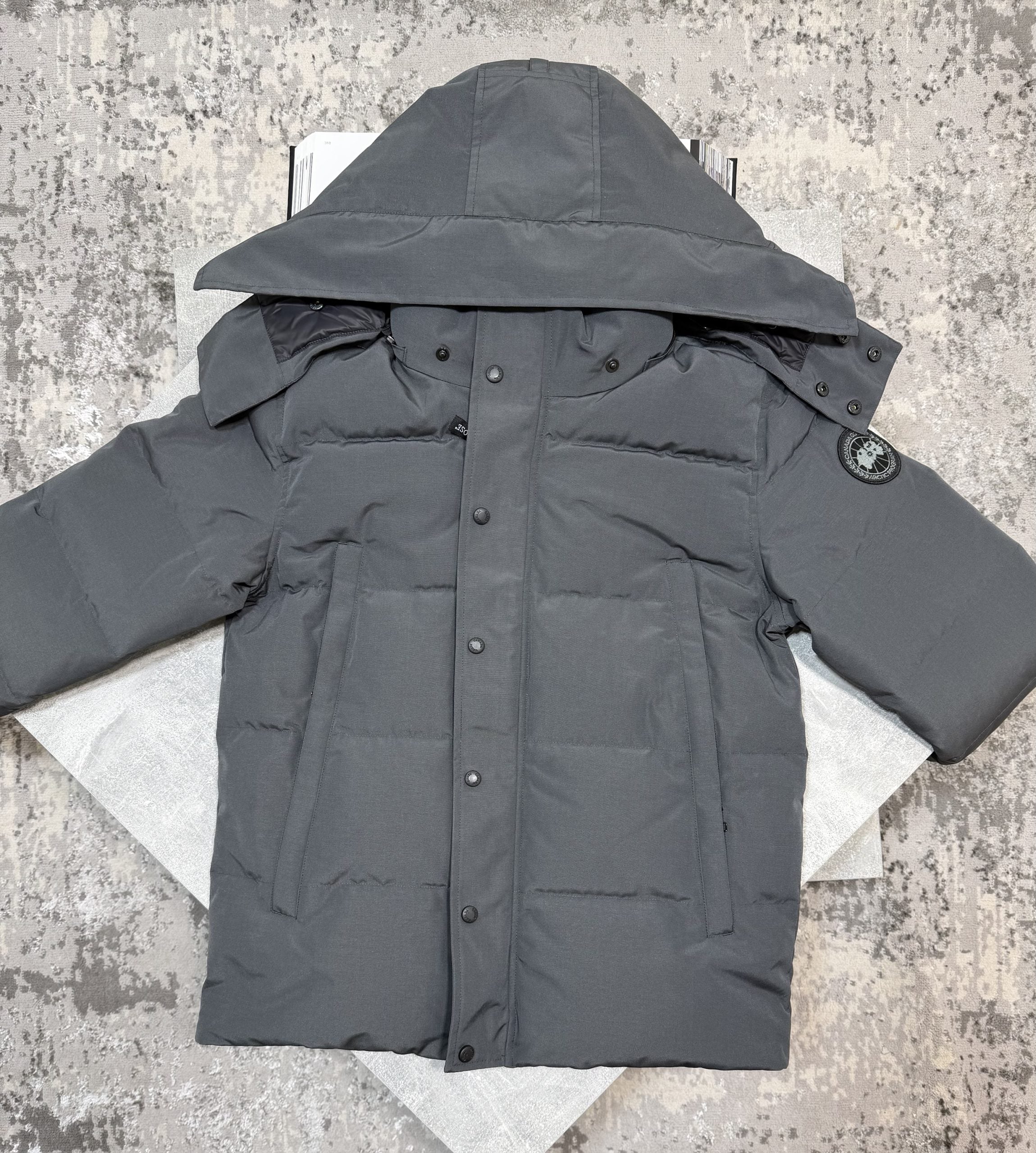 Goose Wyndham Grey - Black badge detachable Fur image 1